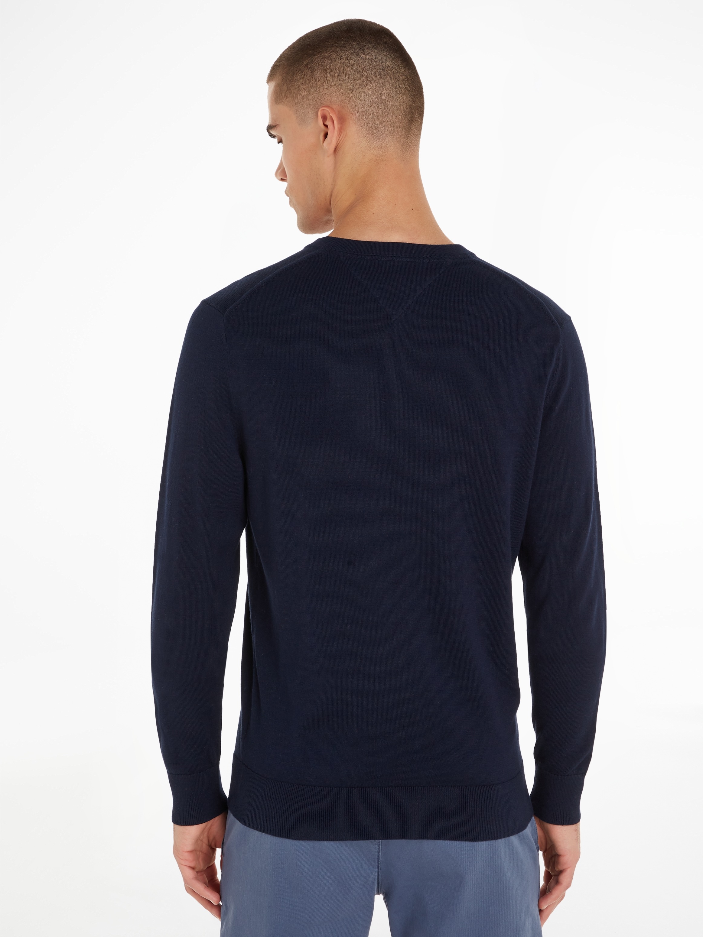 Tommy Hilfiger Strickpullover »ESSENTIAL COTTON V NECK mit V-Ausschnitt und Stickerei«, unifarben, casual, regular fit, Baumwolle, V-Ausschnitt