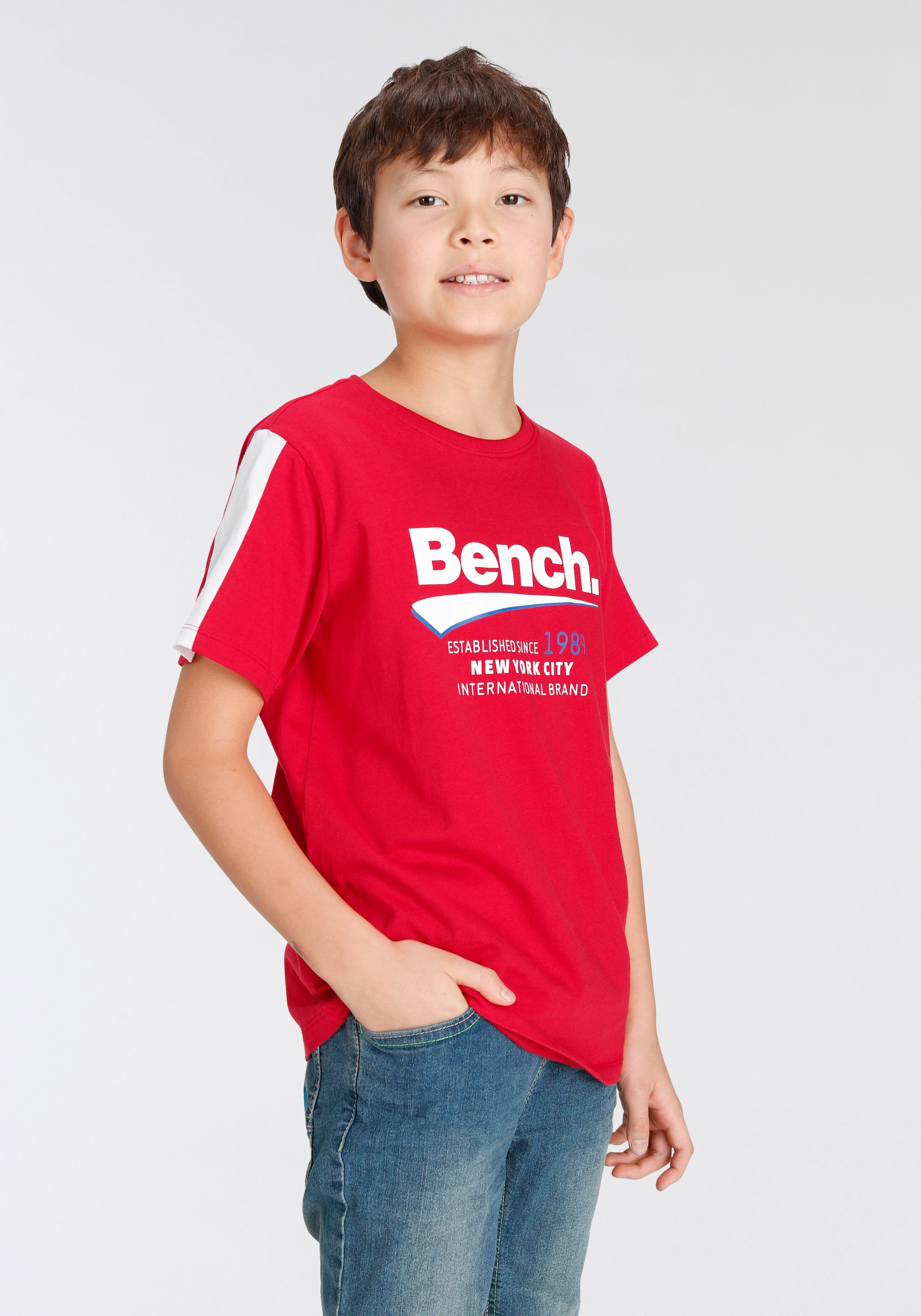Ärmeleinsatz« ligne farbigem | Jelmoli-Versand Bench. T-Shirt Boutique en »mit