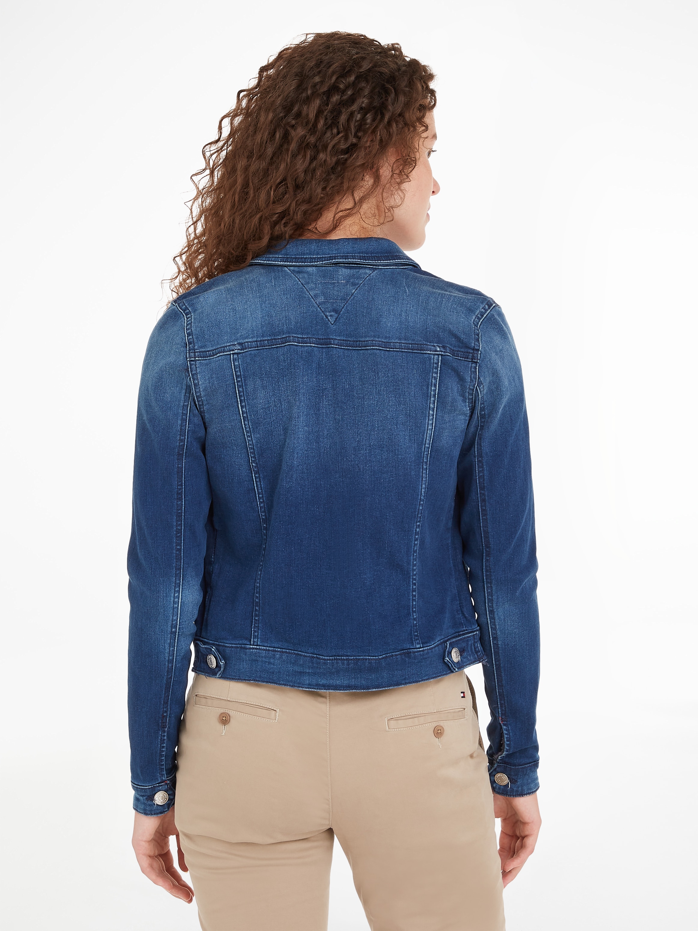 Tommy Jeans Jeansjacke »VIVIANNE SLIM TRUCKER NNMBS«, mit Tommy Jeans Branding Knöpfen & Logo-Flag