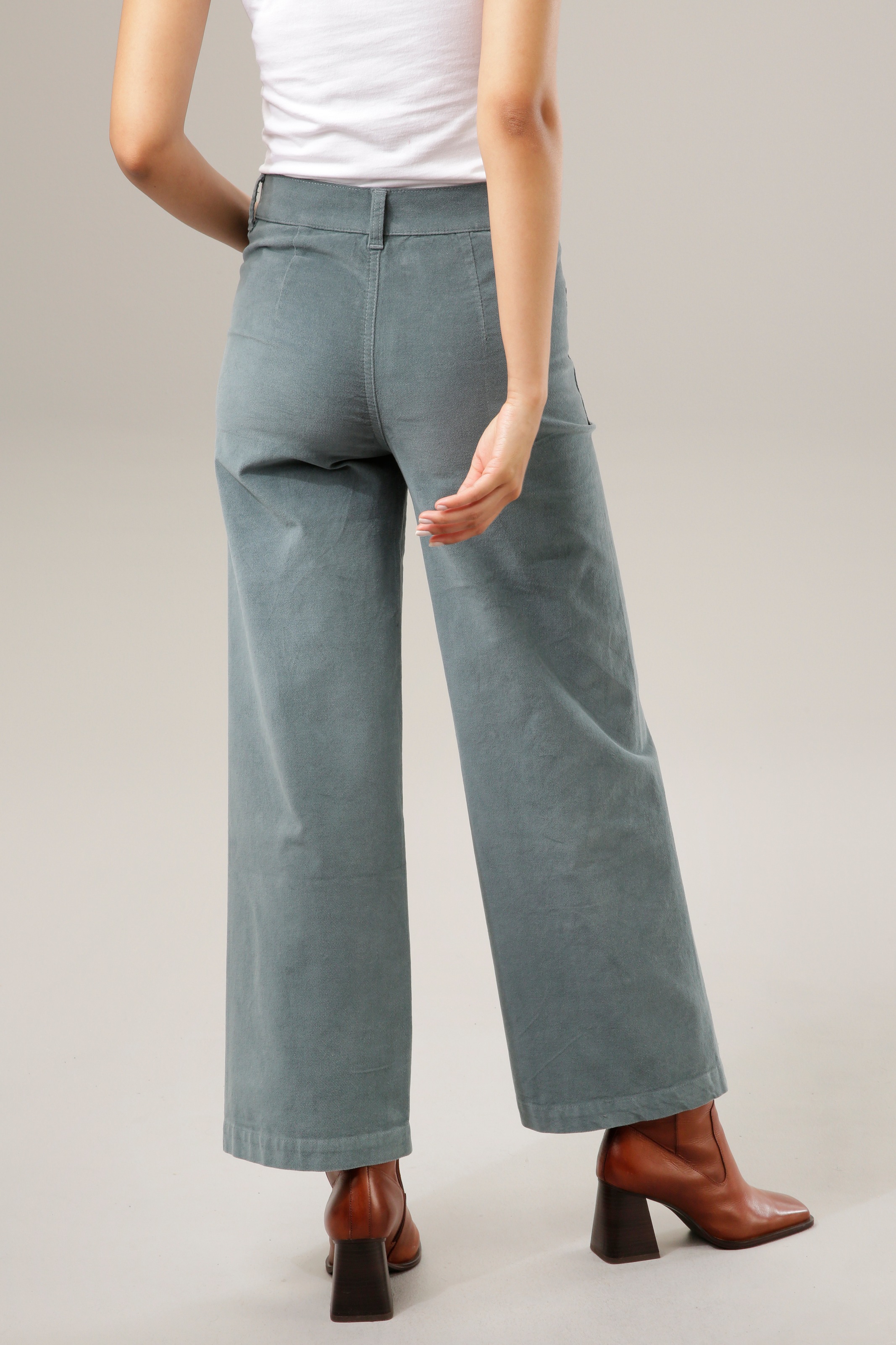 Aniston CASUAL Cordhose, in angesagter Hight-waist-Form