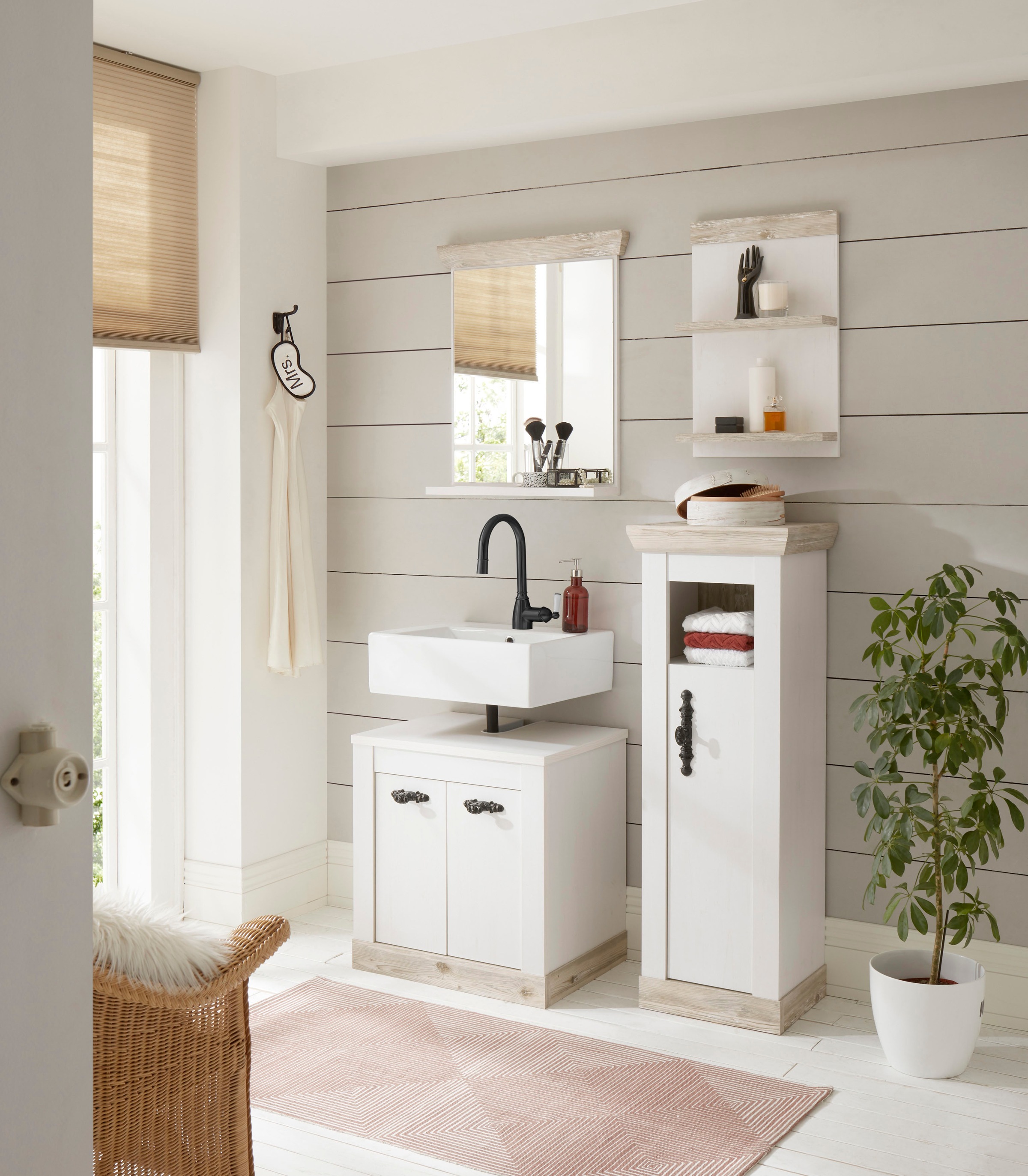 Home affaire Badmöbel-Set »Florenz, Bad im Landhausstil, 4-teiliges Badezimmer«, (4 St.), Unterschrank, Schrank, Wandregal und Spiegel, in Pinie Weiss, Stauraum