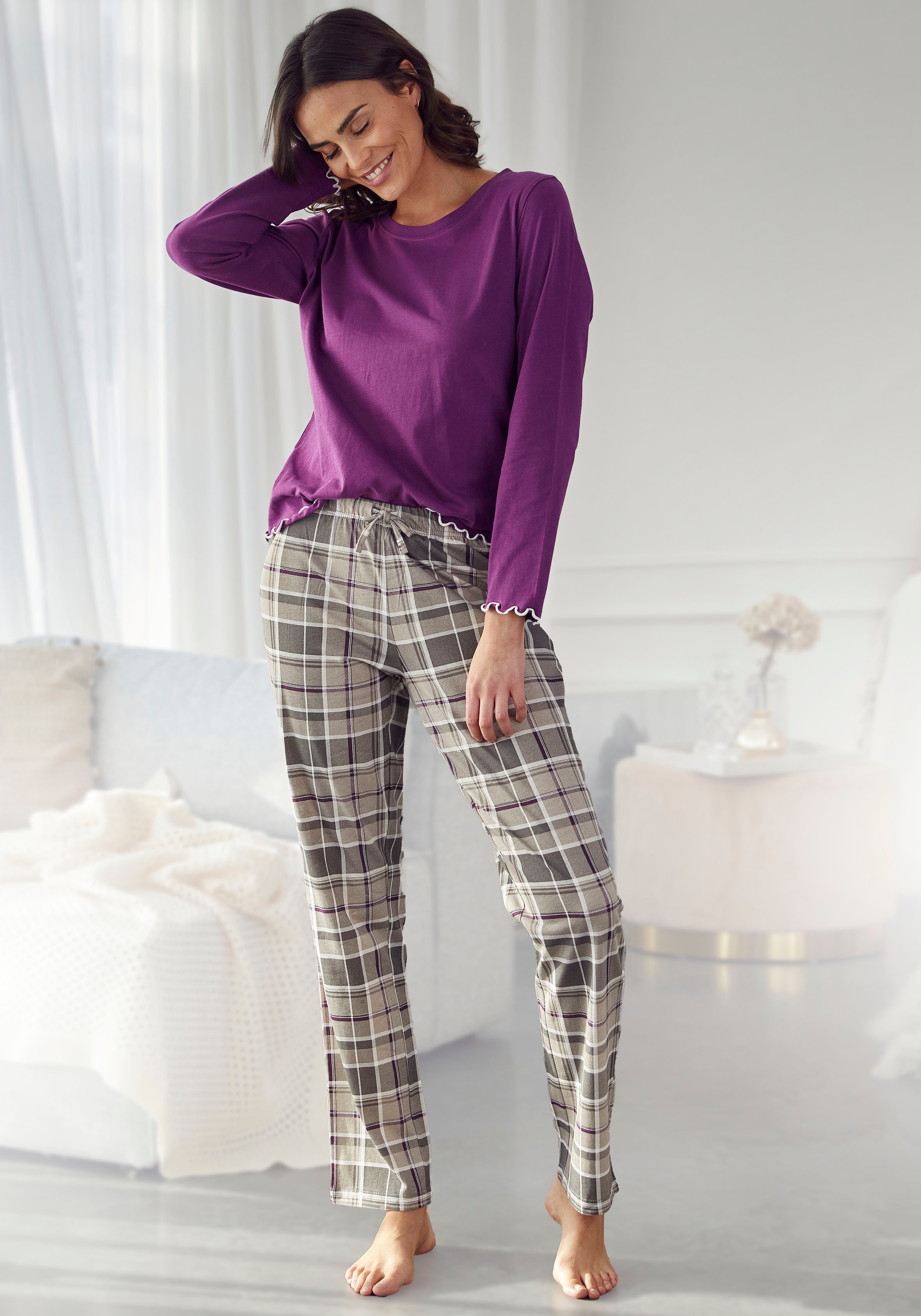LASCANA Pyjama Set, 2 tlg. mit Flanellhose im Karomuster
