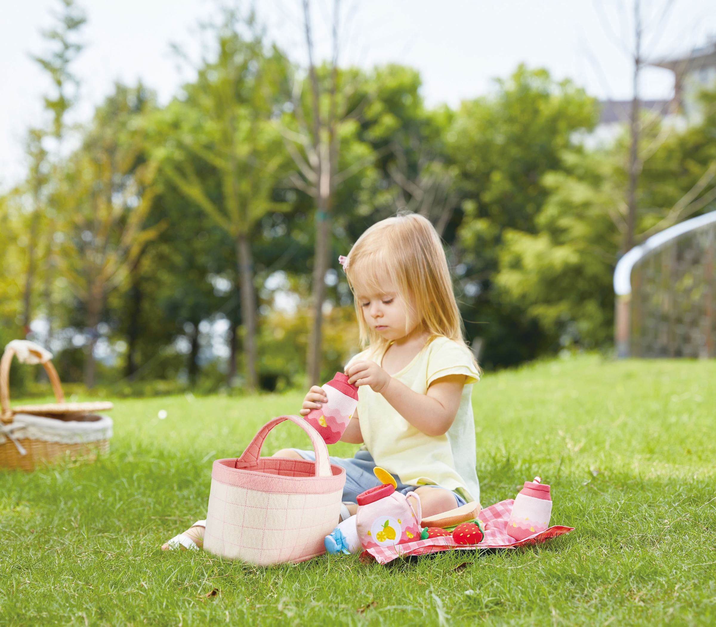 Hape Spiellebensmittel »Picknick-Korb«, mit Picknickzubehör