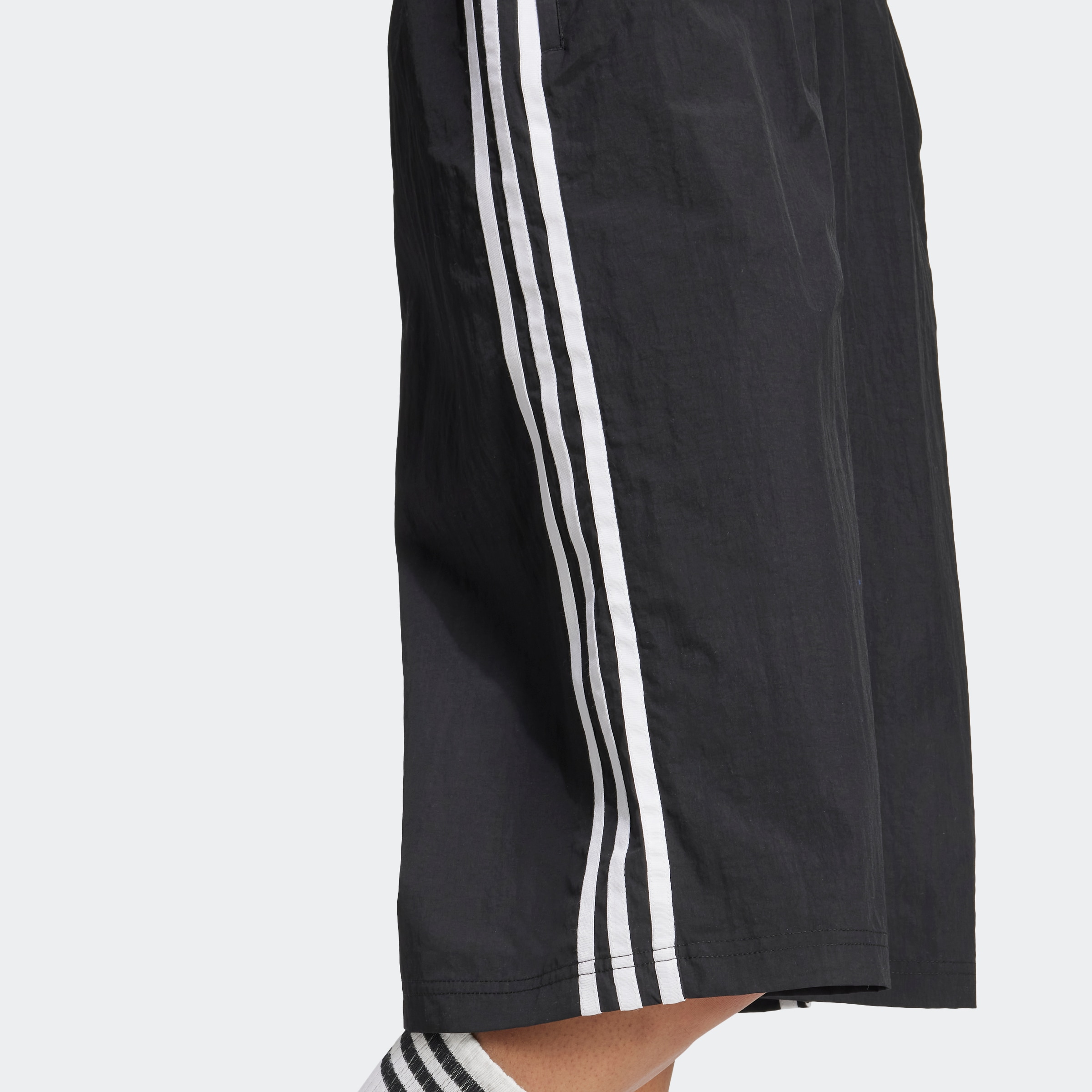 adidas Originals 3/4-Hose »WVN CAPRI SHORT«, (1 tlg.)