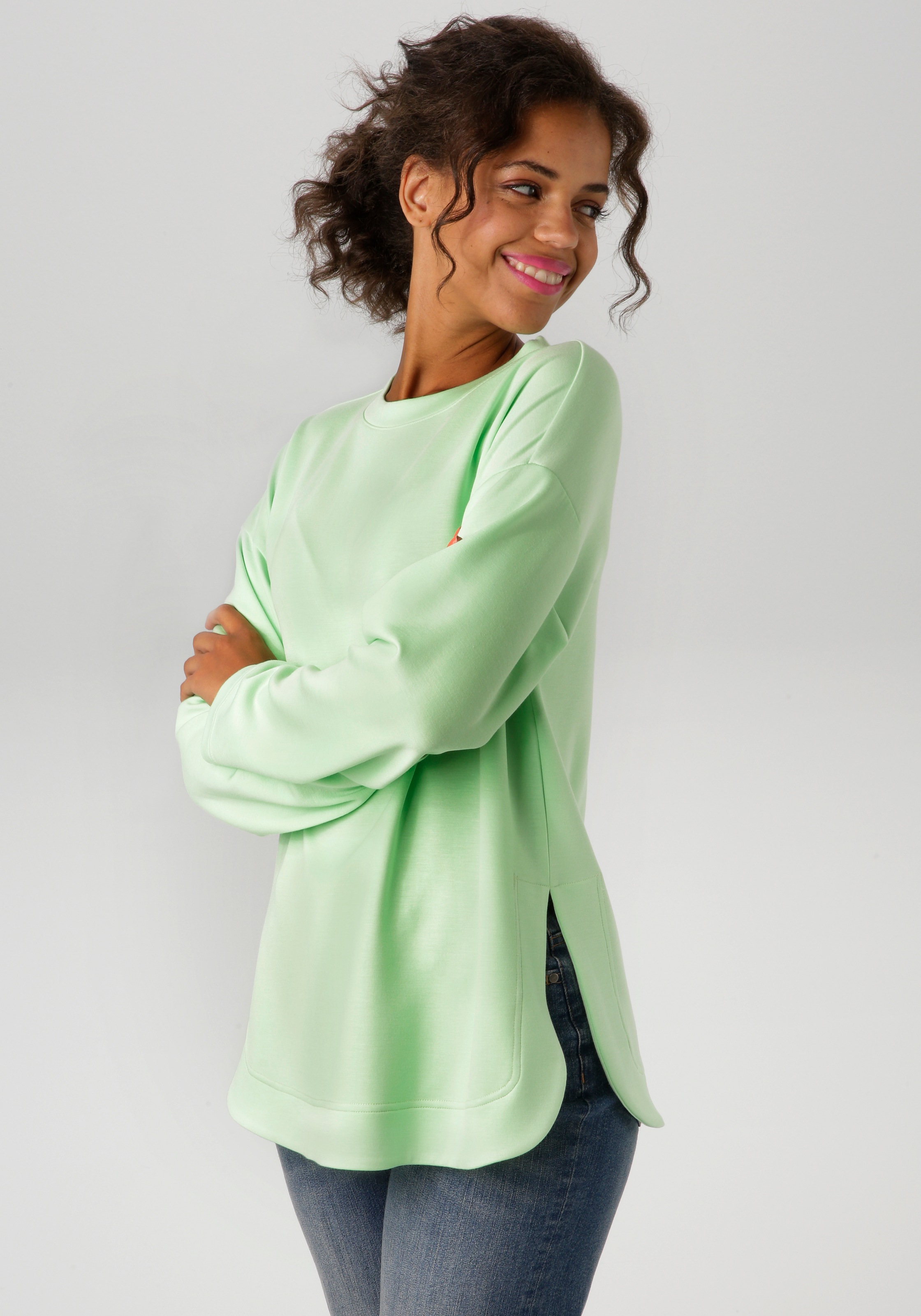 Aniston CASUAL Sweatshirt, in trendiger Farbpalette