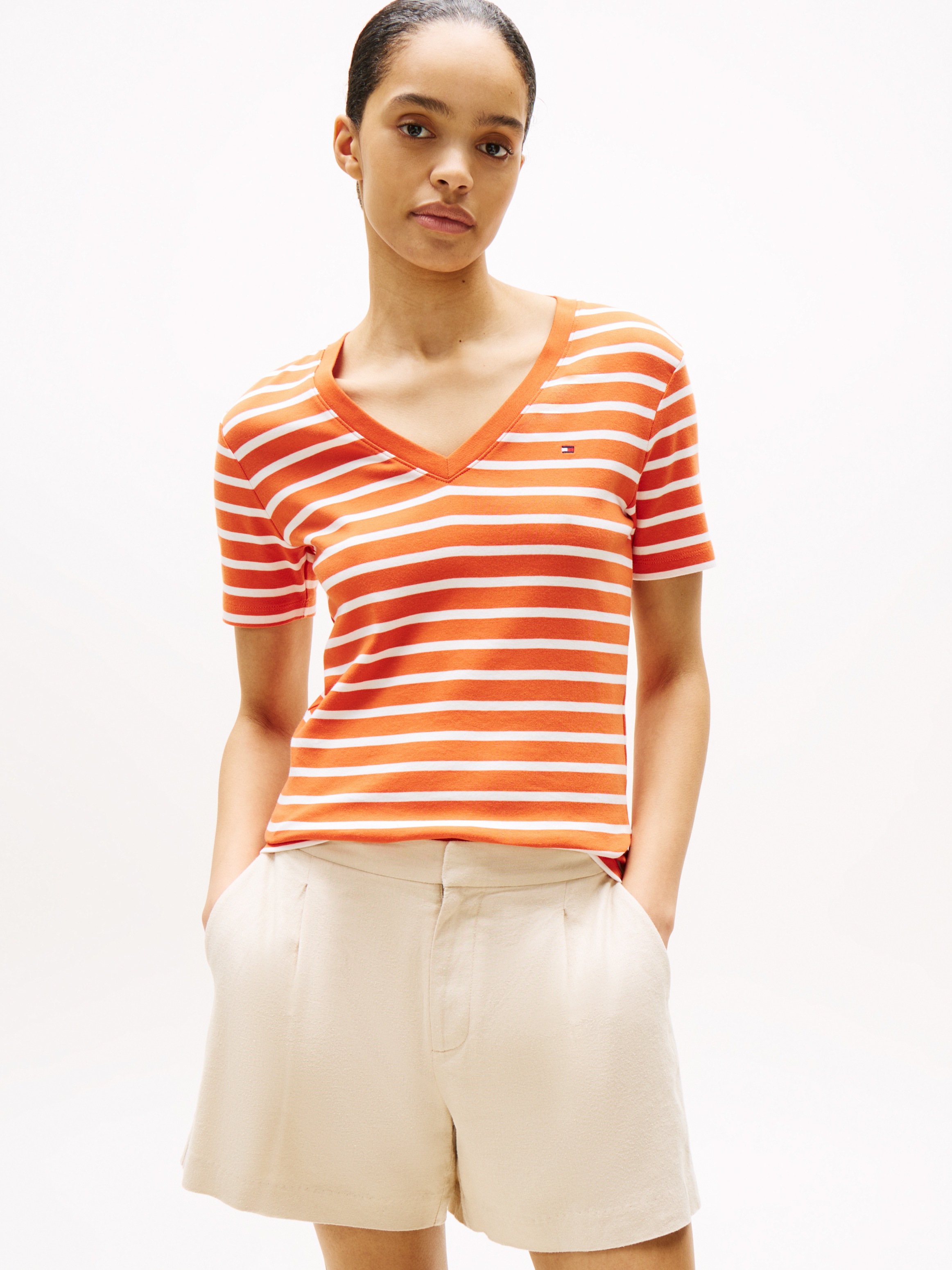 Tommy Hilfiger T-Shirt »SLIM CODY V-NK SS mit V-Ausschnitt und Streifen« Baumwolle, slim fit