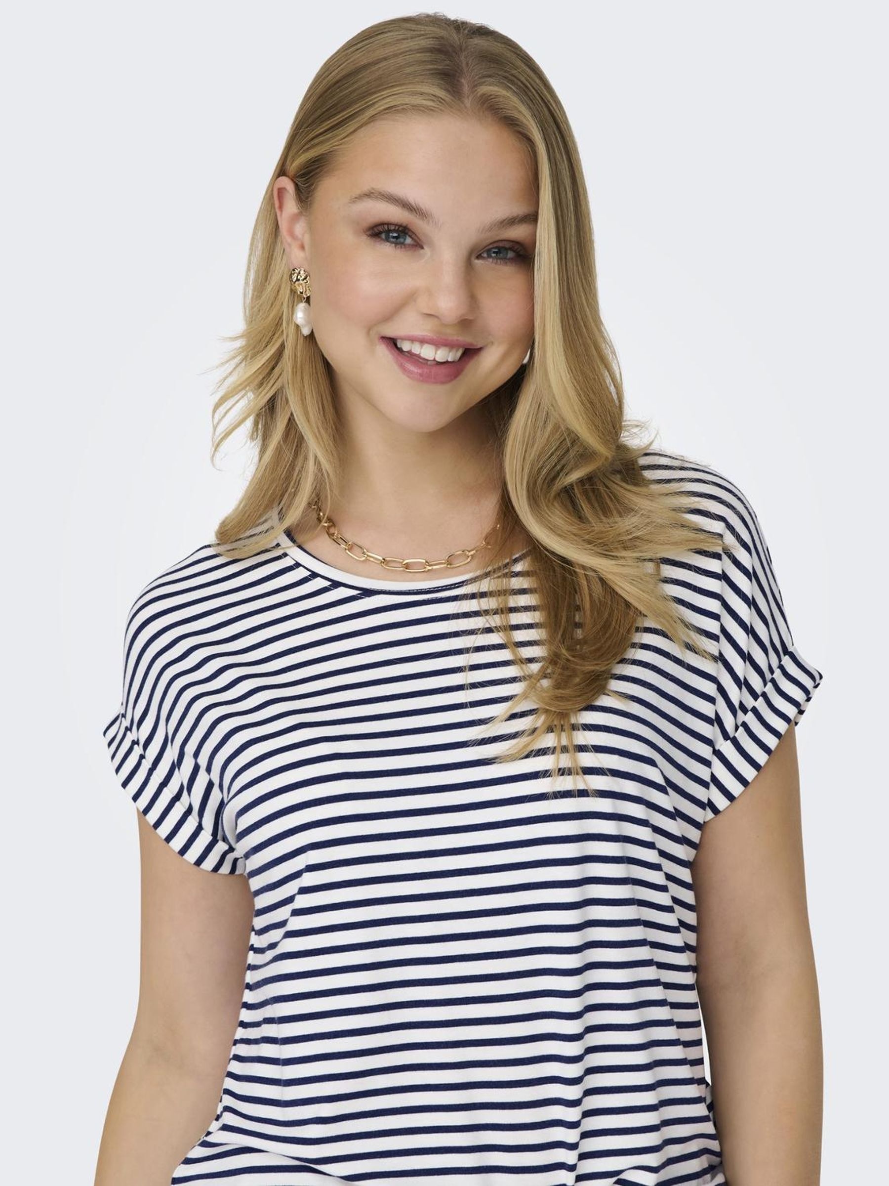ONLY T-Shirt »ONLMOSTER – Kurzarmshirt mit Aufschlag für lässige Looks«, gestreift, lässig geschnitten, Jersey, Rundhals, Viskosemischung