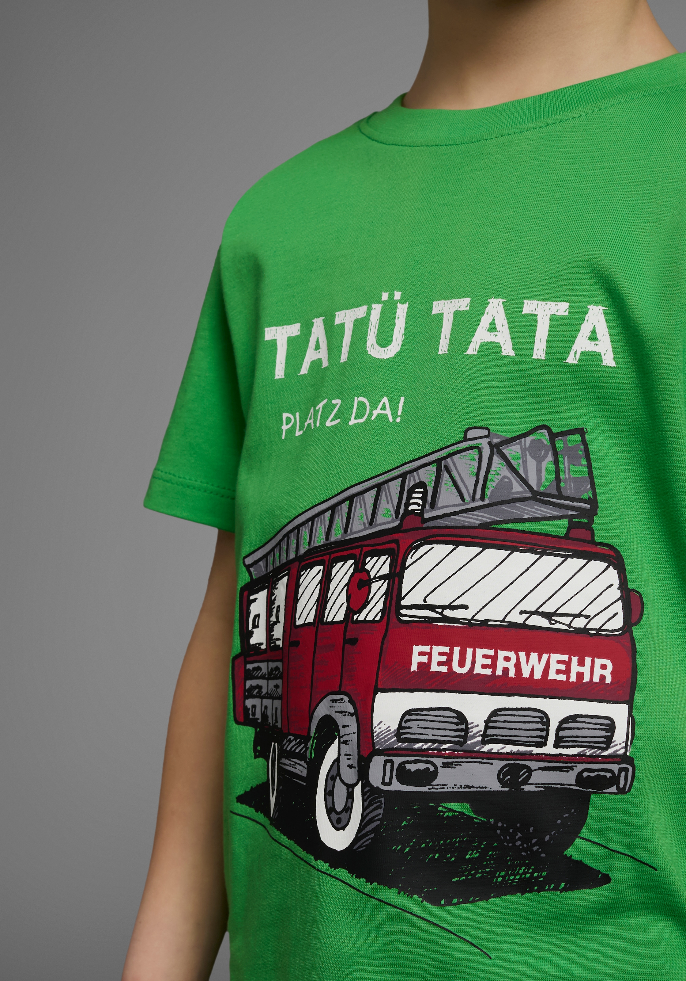 KIDSWORLD T-Shirt »Feuerwehr-Druck: PLATZ DA«, Kurzarm, basic geschnitten, mit coolen Statements