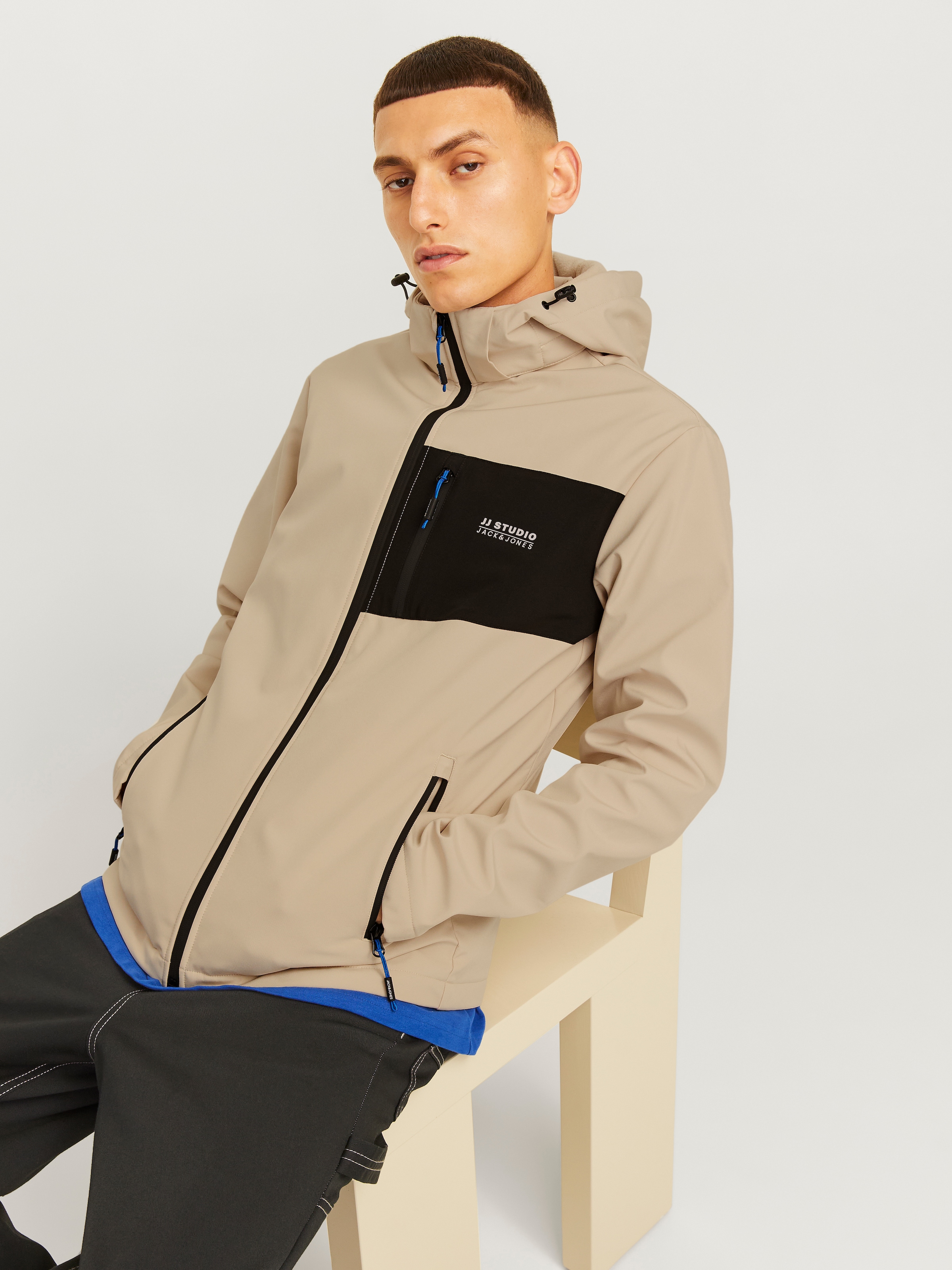 Jack & Jones Softshelljacke »JJTAYLOR SOFTSHELL JACKET«, mit Kapuze