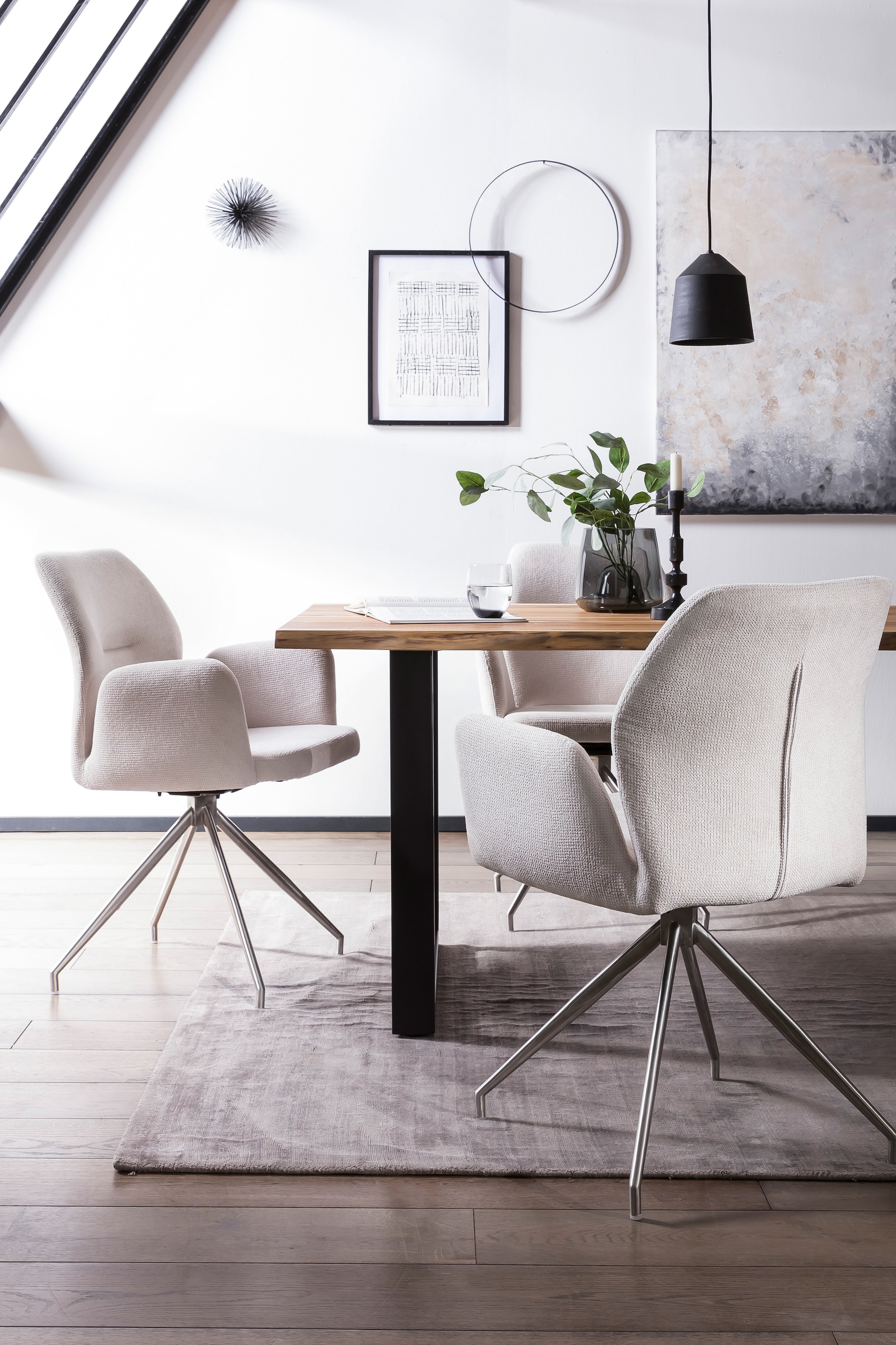 SalesFever Essgruppe »Stilvolle Essgruppe«, (Set, 5 tlg.), 5-teiliges Set: Behandelte Tischplatte mit seidenmattem Finish