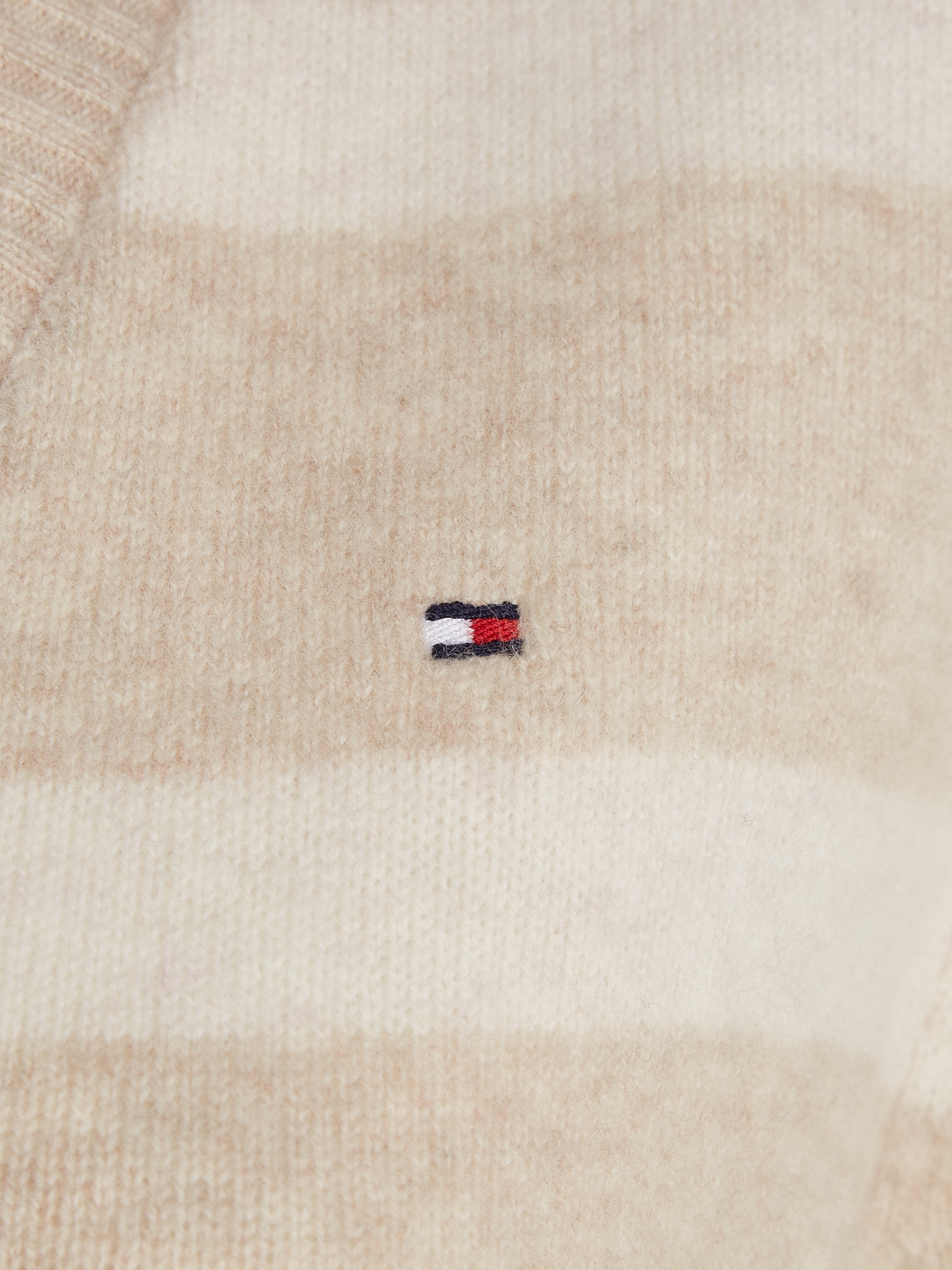 Tommy Hilfiger Curve Strickjacke »CRV SOFT WOOL Strickjacke«, Grossen Grössen, Hochwertige Knopfleiste für einfaches An- und Ausziehen