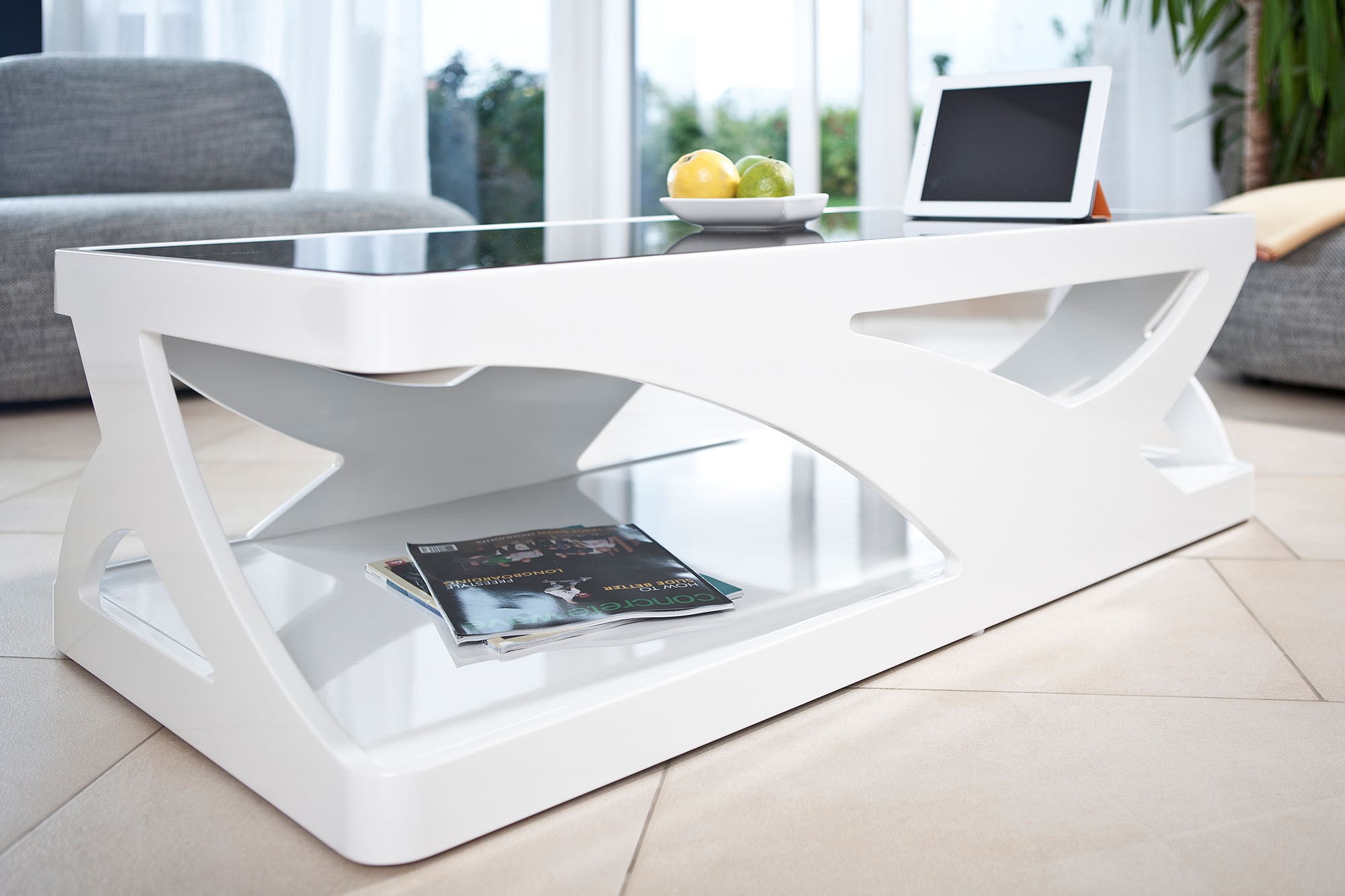 SalesFever Couchtisch »Lacona Couchtisch mit stilvollem Aussehen«, Schwarzglasplatte: Eleganz in Rechteck oder Quadrat