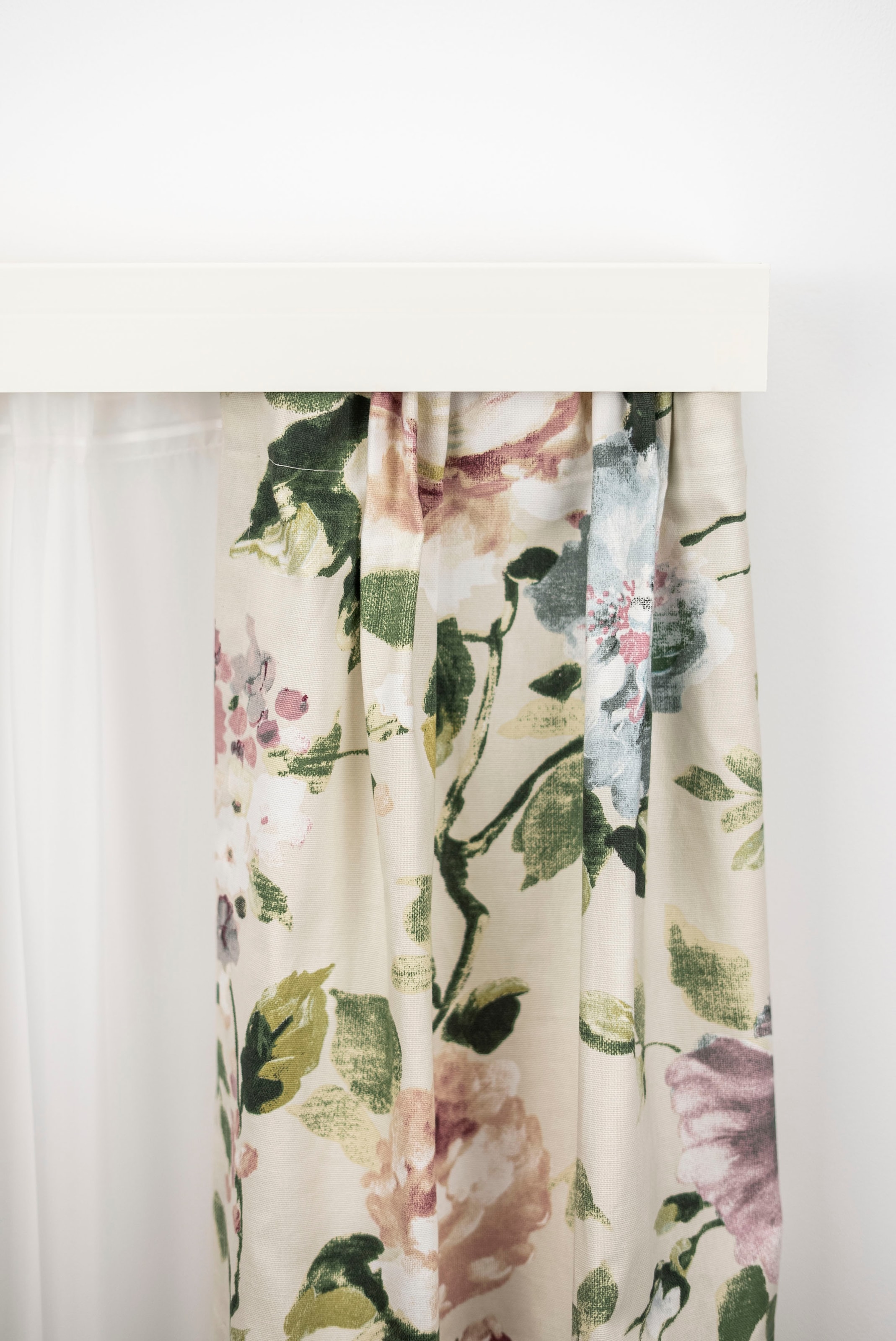 GARESA Gardinenschiene "Kunststoffschiene mit Blende" 2 läufig-läufig Wunschmasslänge Deckenmontage, verlängerbar, einfache Montage, schlicht