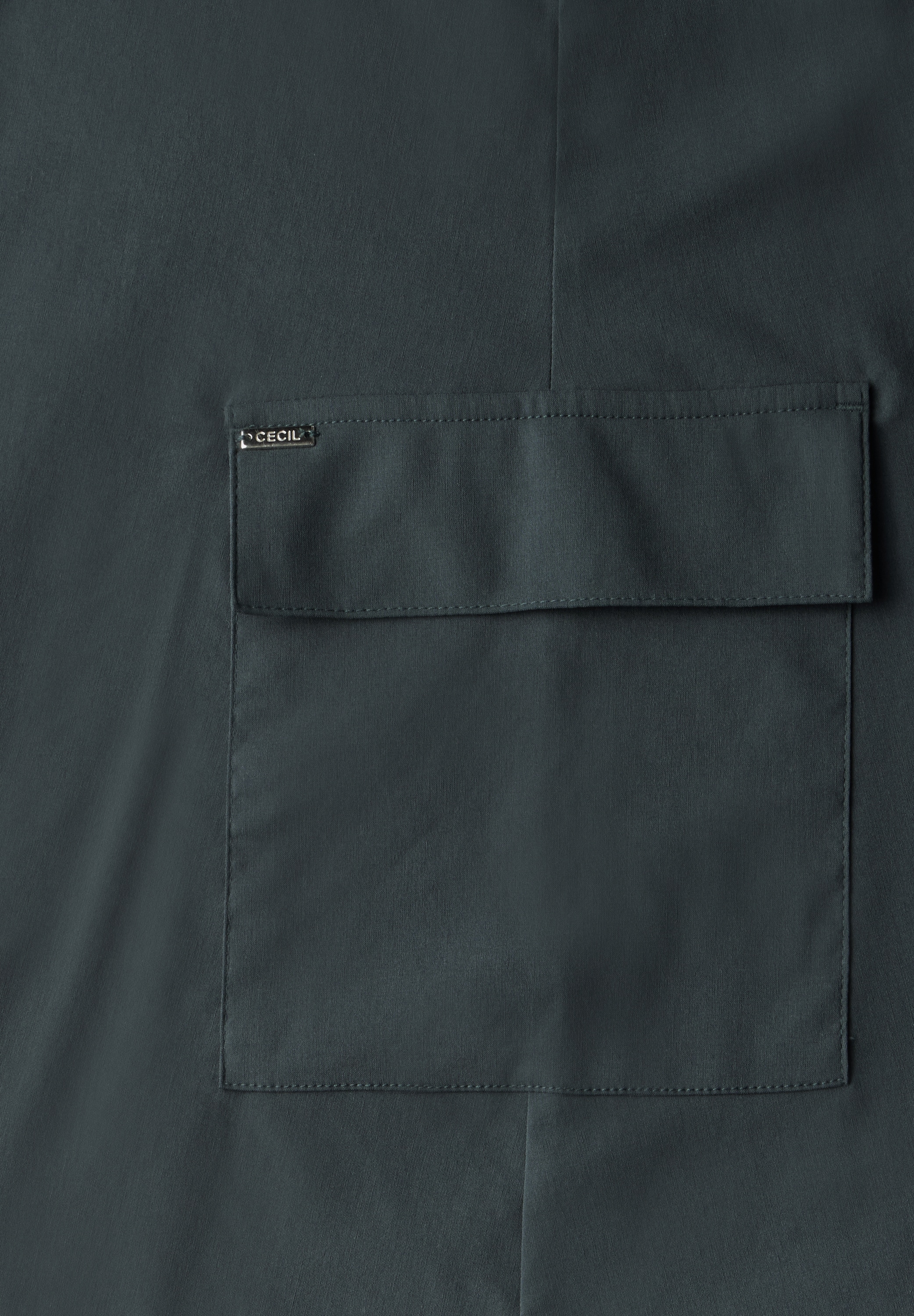 Cecil Midirock, mit praktischen Taschen