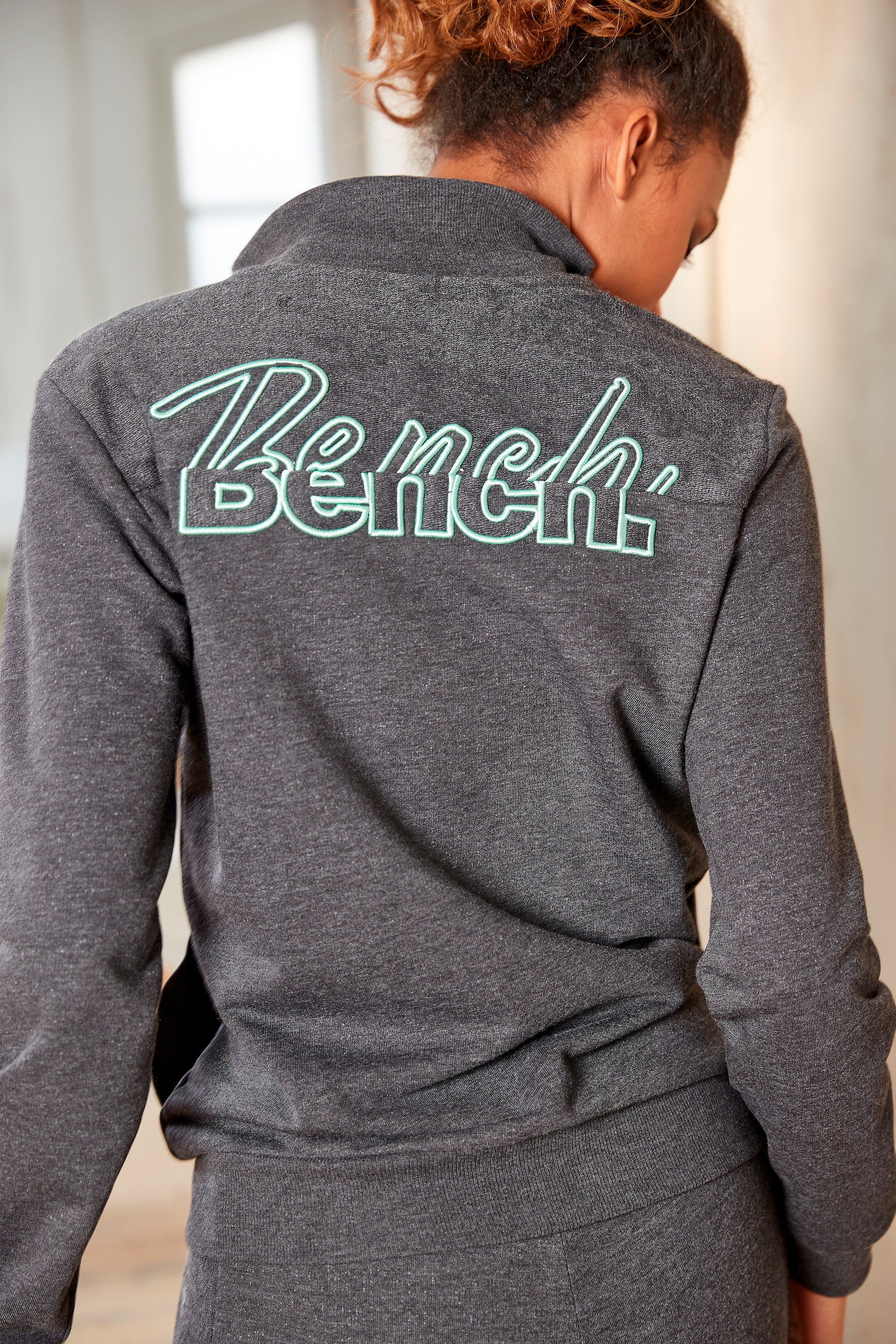 Bench. Sweatjacke, mit zwei Logo Stickereien, Loungeanzug