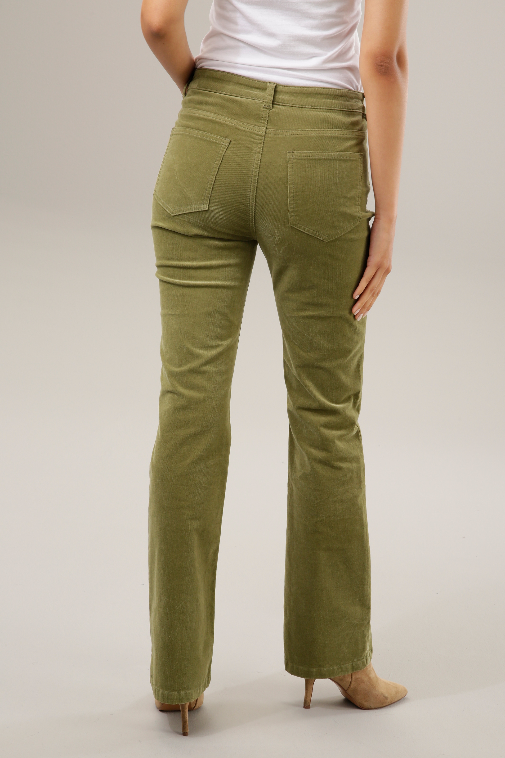 Aniston CASUAL Cordhose, in trendiger Bootcut-Form