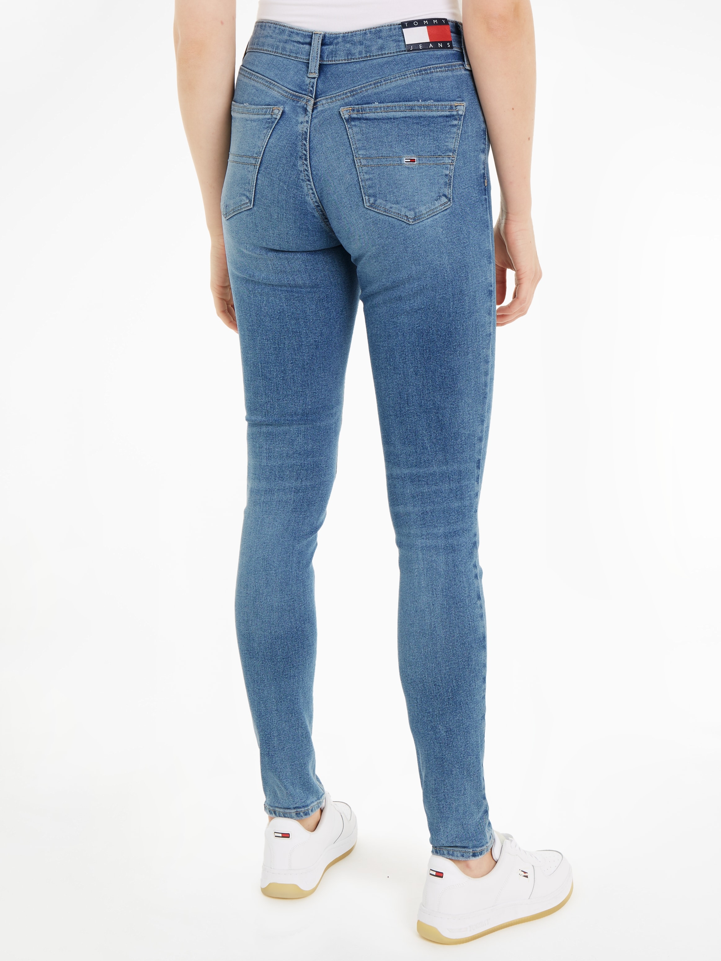 Tommy Jeans Markenlabel »Nora«, bestellen Skinny-fit-Jeans mit & Tommy online Badge Jeans