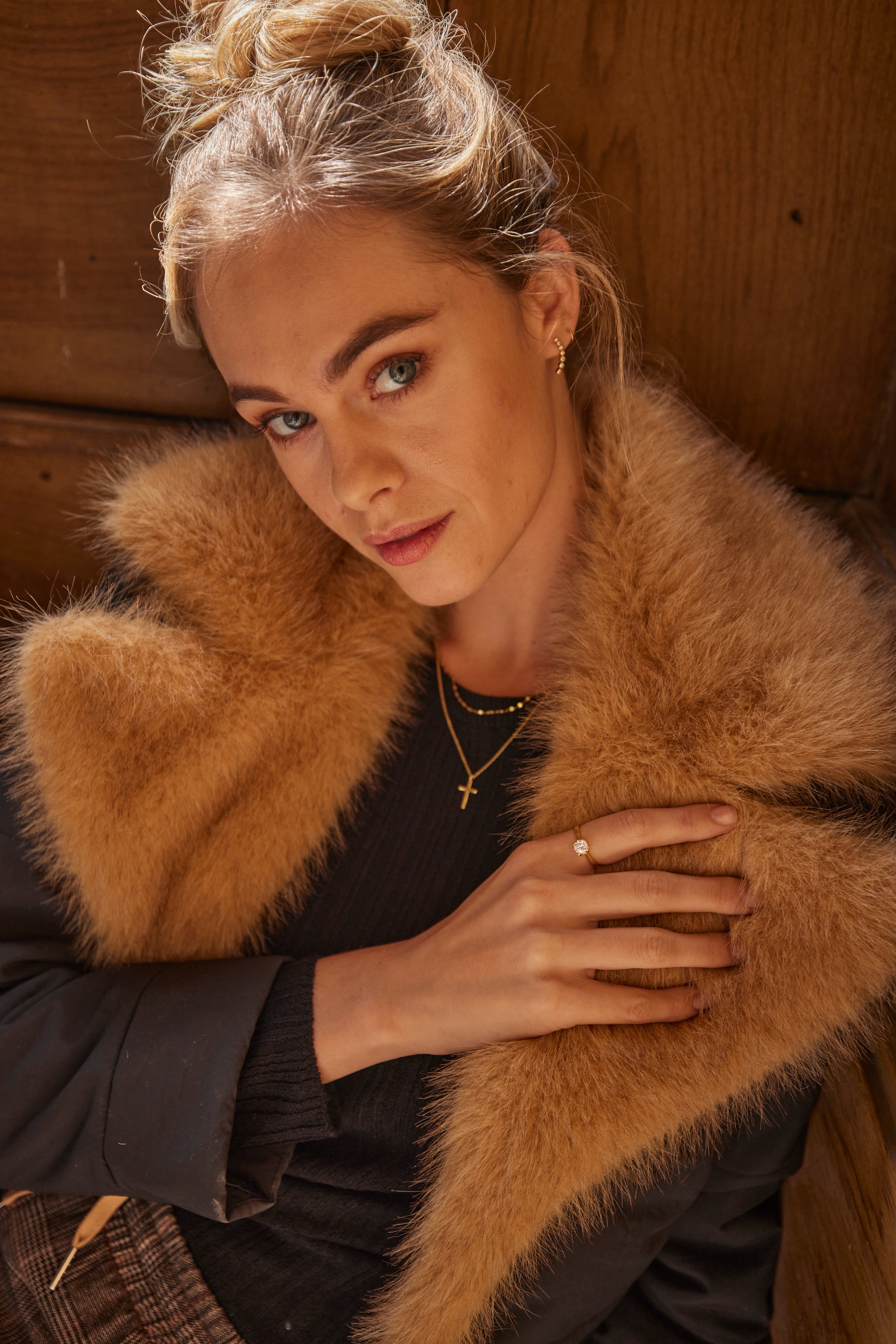 Aniston CASUAL Outdoorjacke, mit flauschigem Fellimitat verziert - NEUE KOLLEKTION