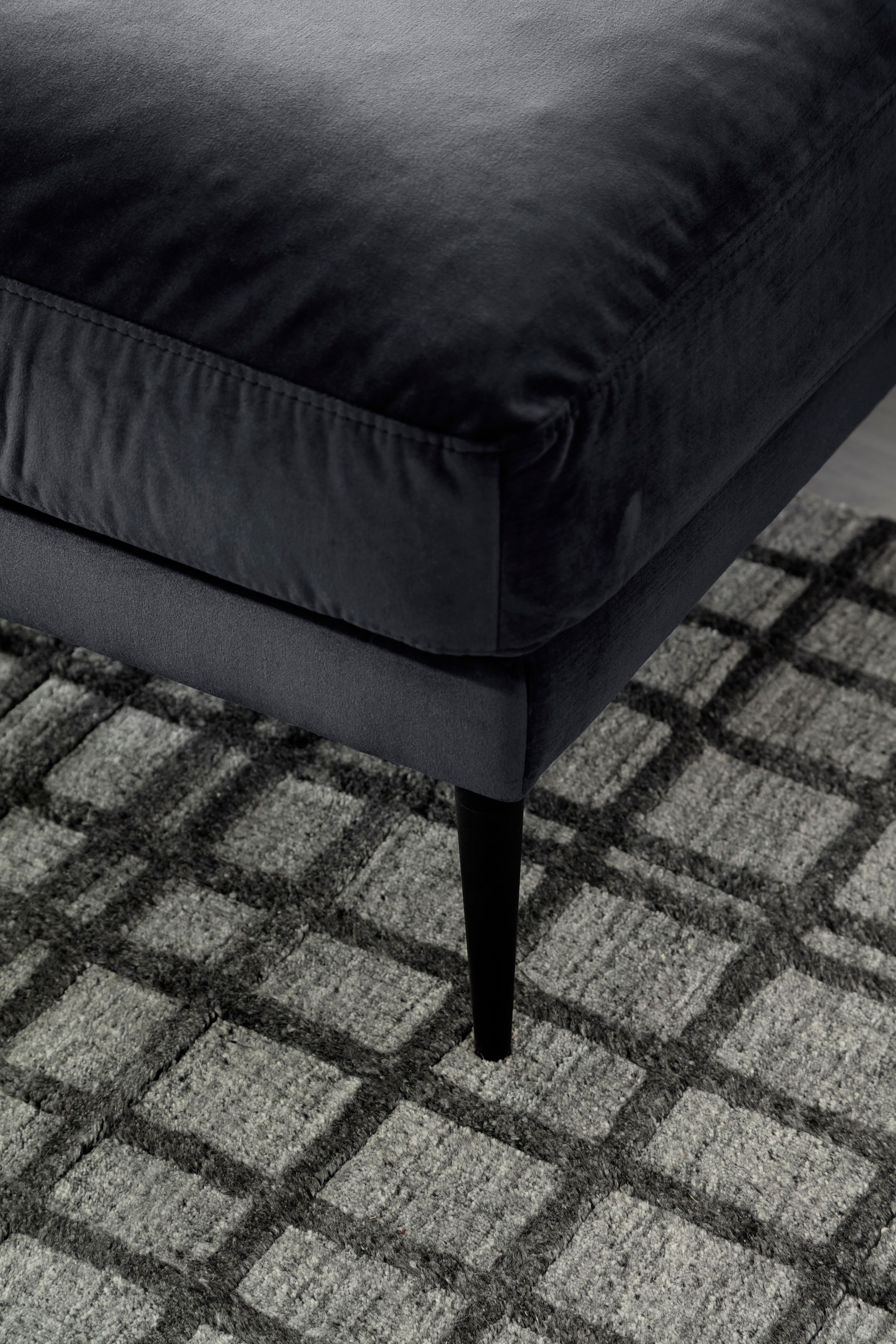 Trends by HG Polsterecke »Svea L-Form«, Recamiere rechts oder links, mit Metallfuss, frei im Raum stellbar