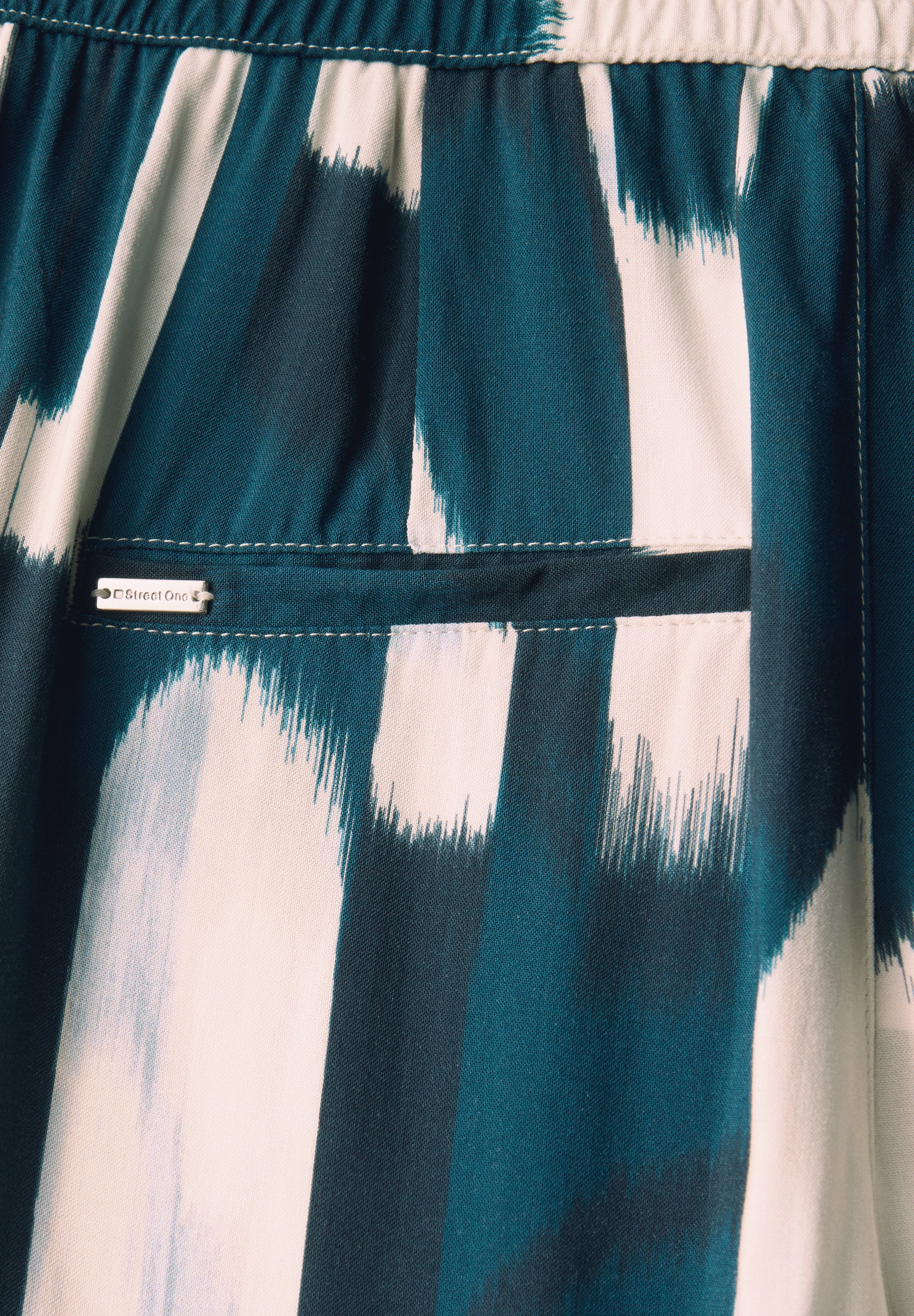 STREET ONE Stoffhose »Style Emee«, Sommerhose mit elastischem Bund und Tunnelzug, mit grafischem Muster