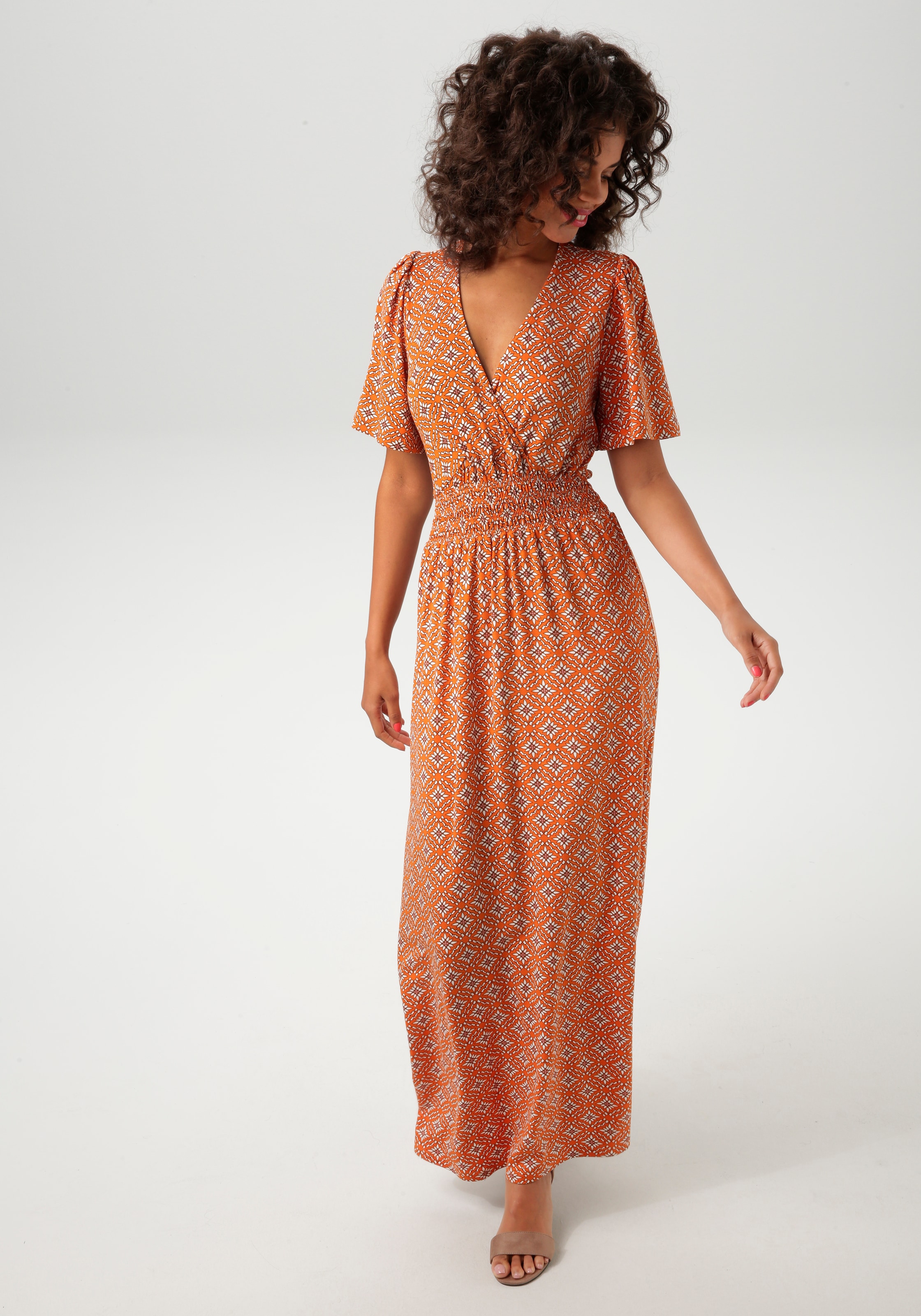 Aniston CASUAL Maxikleid, mit extravaganten, grafischen Muster