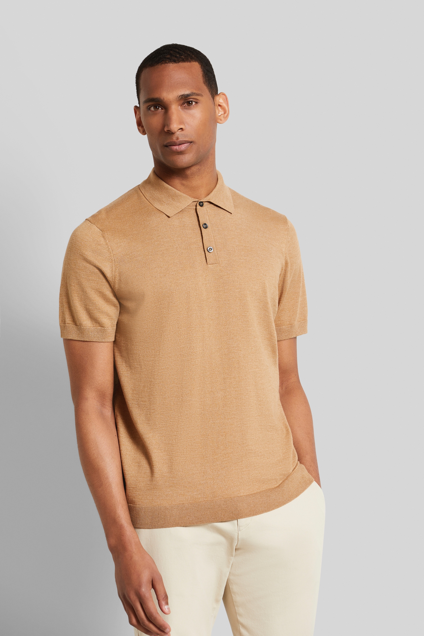 bugatti Poloshirt in klassischer Form