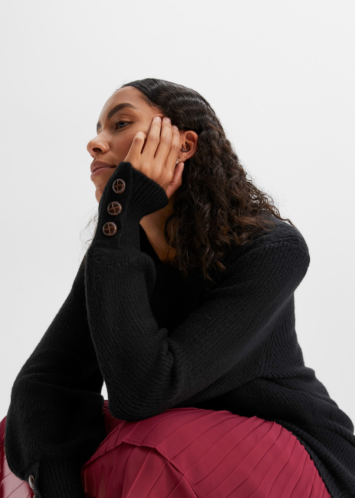 bonprix Longpullover "Longpullover mit Knöpfen" mit dekorativen Knöpfen, mit Rundhalsausschnitt