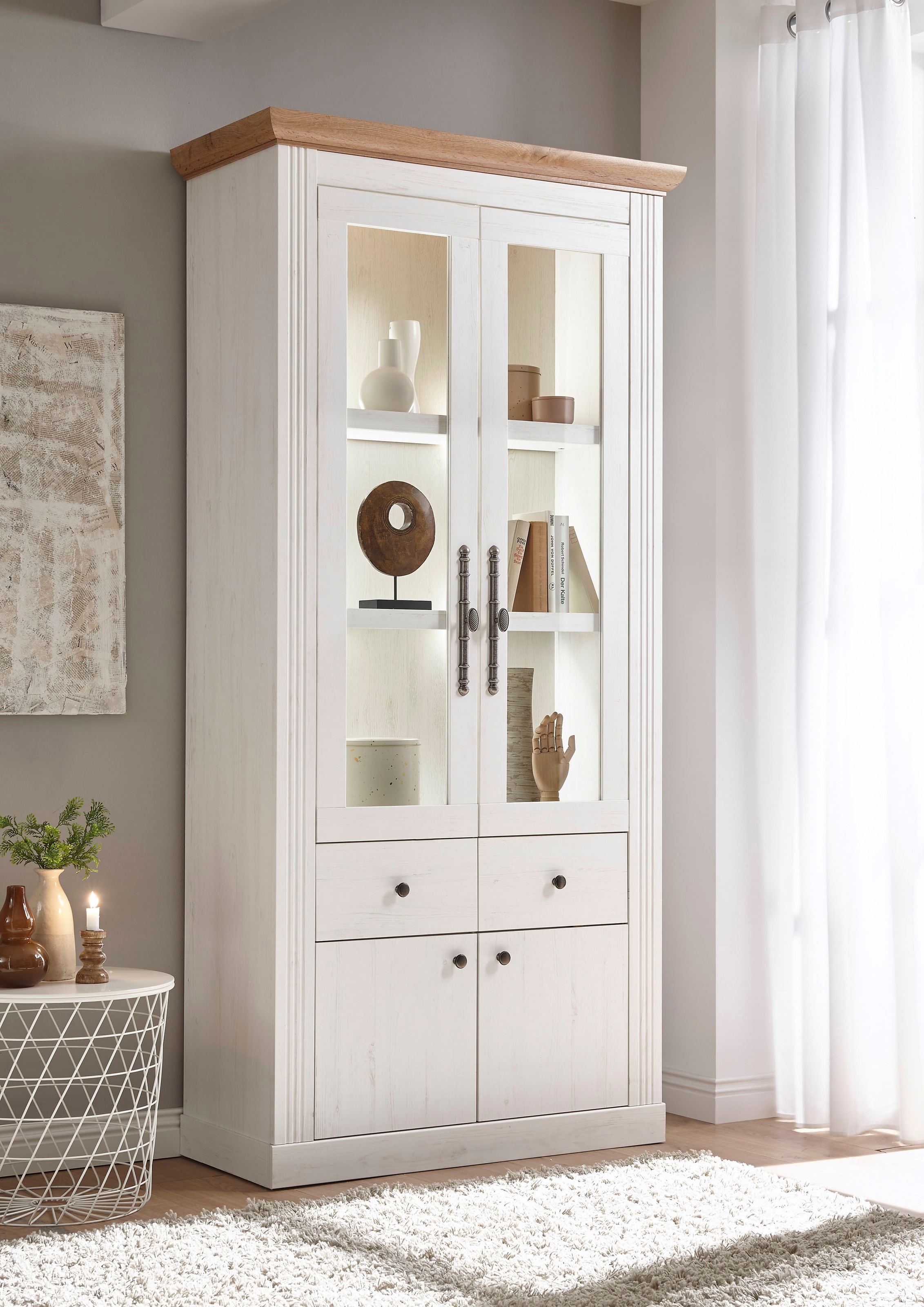OTTO home Vitrine "Westminster, Hochschrank im Landhausstil, Glasvitrine, Stauraumelement" Metallgriffe, ausreichend Stauraum, in 2 Farben erhältlich