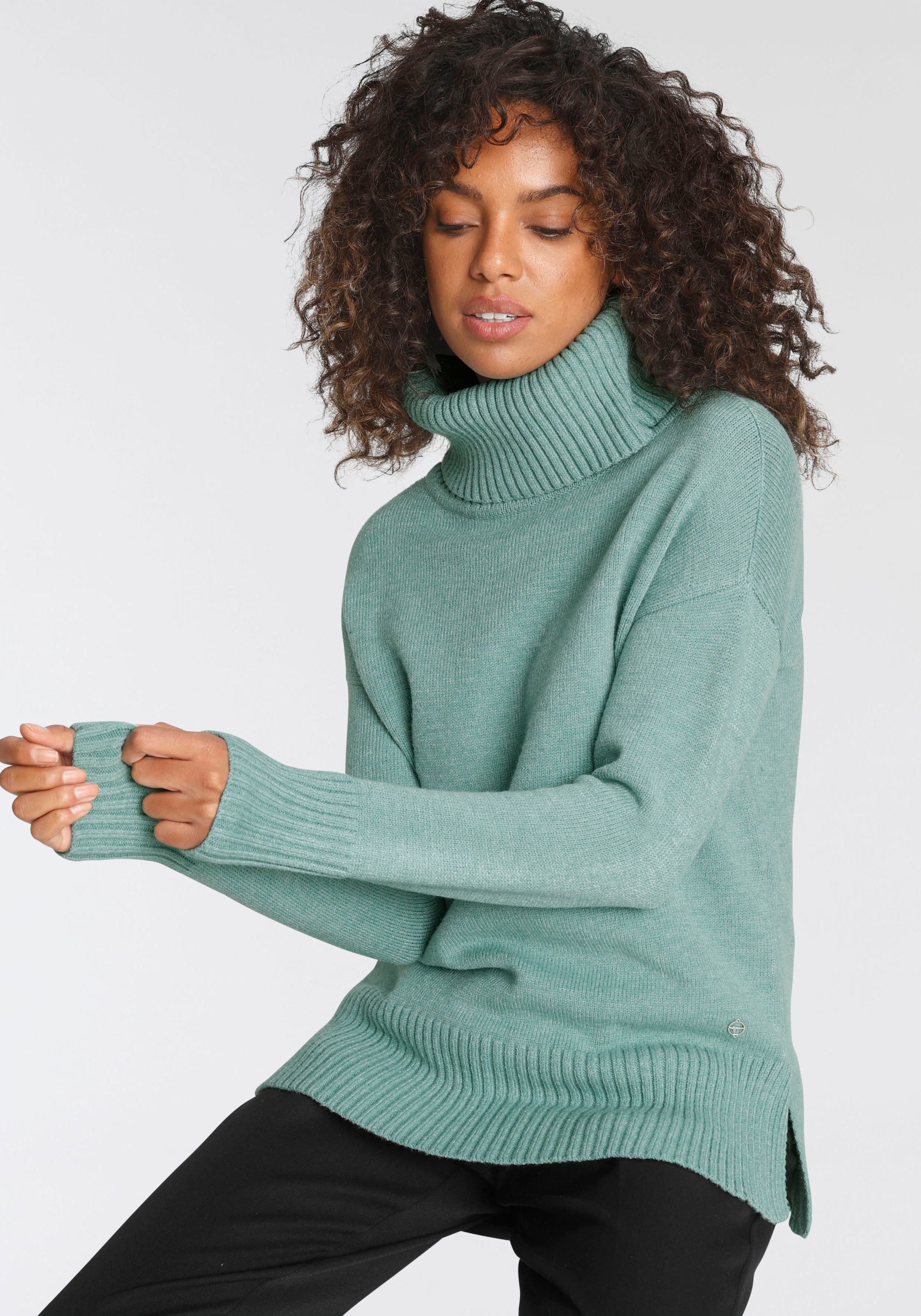 Tamaris Rollkragenpullover in lässiger Form mit seitlichen Schlitzen