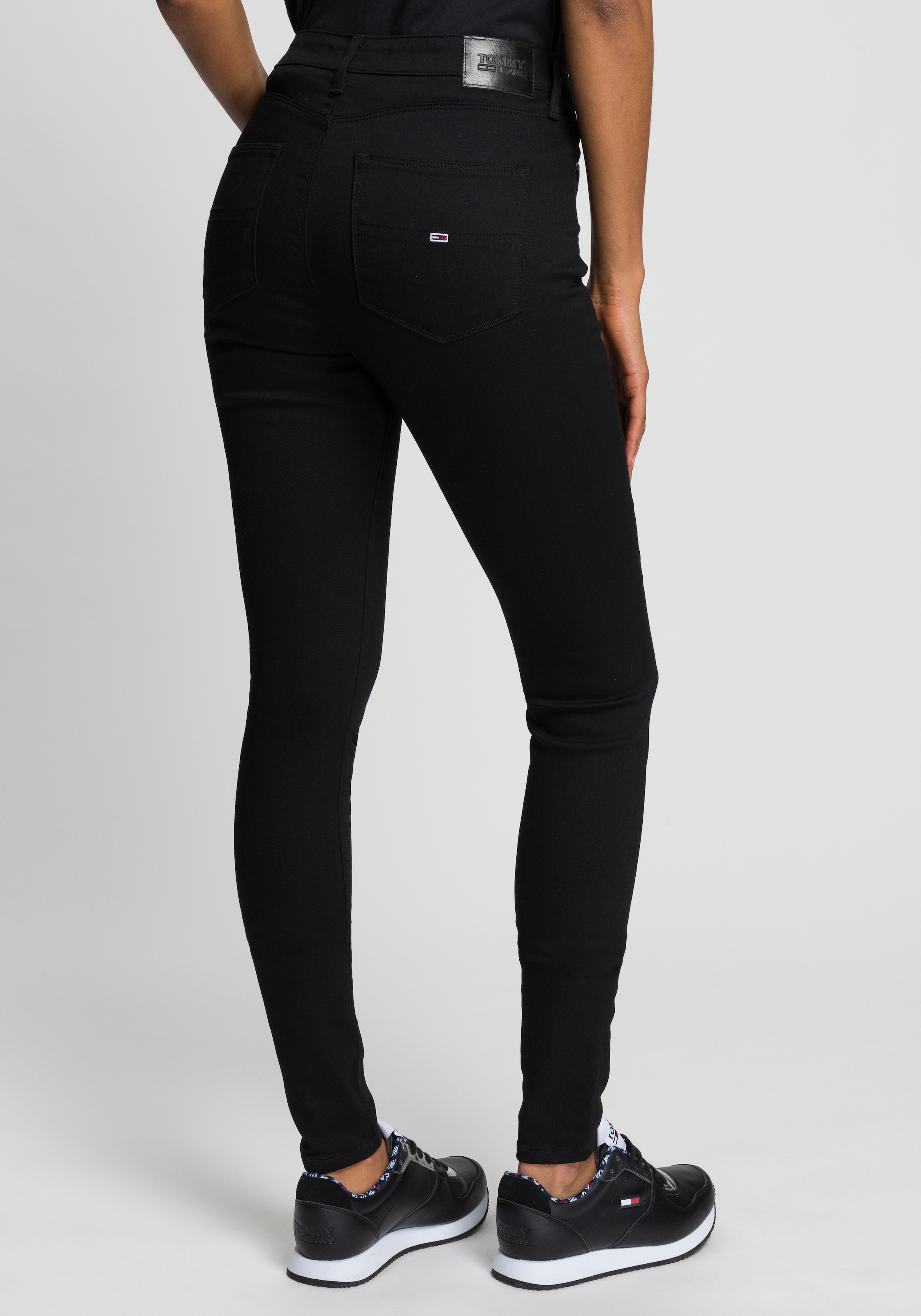 Tommy Jeans Skinny-fit-Jeans »SYLVIA HR SUPER SKNY«, Hochwertige Materialien für einen bequemen und perfekten Sitz.