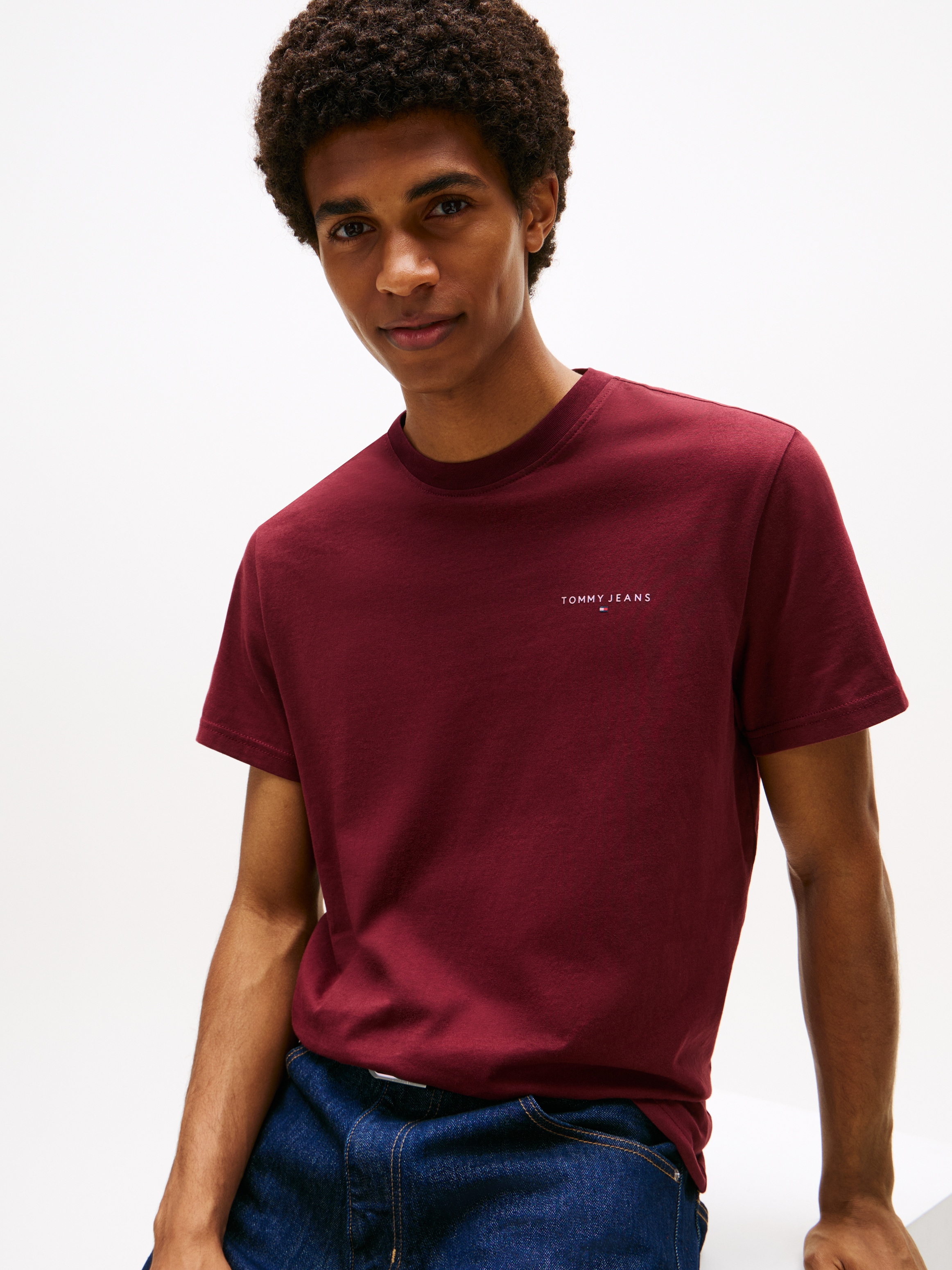 Tommy Jeans T-Shirt »TJM SLIM LINEAR CHEST TEE EXT« Mit Rundhalsausschnitt