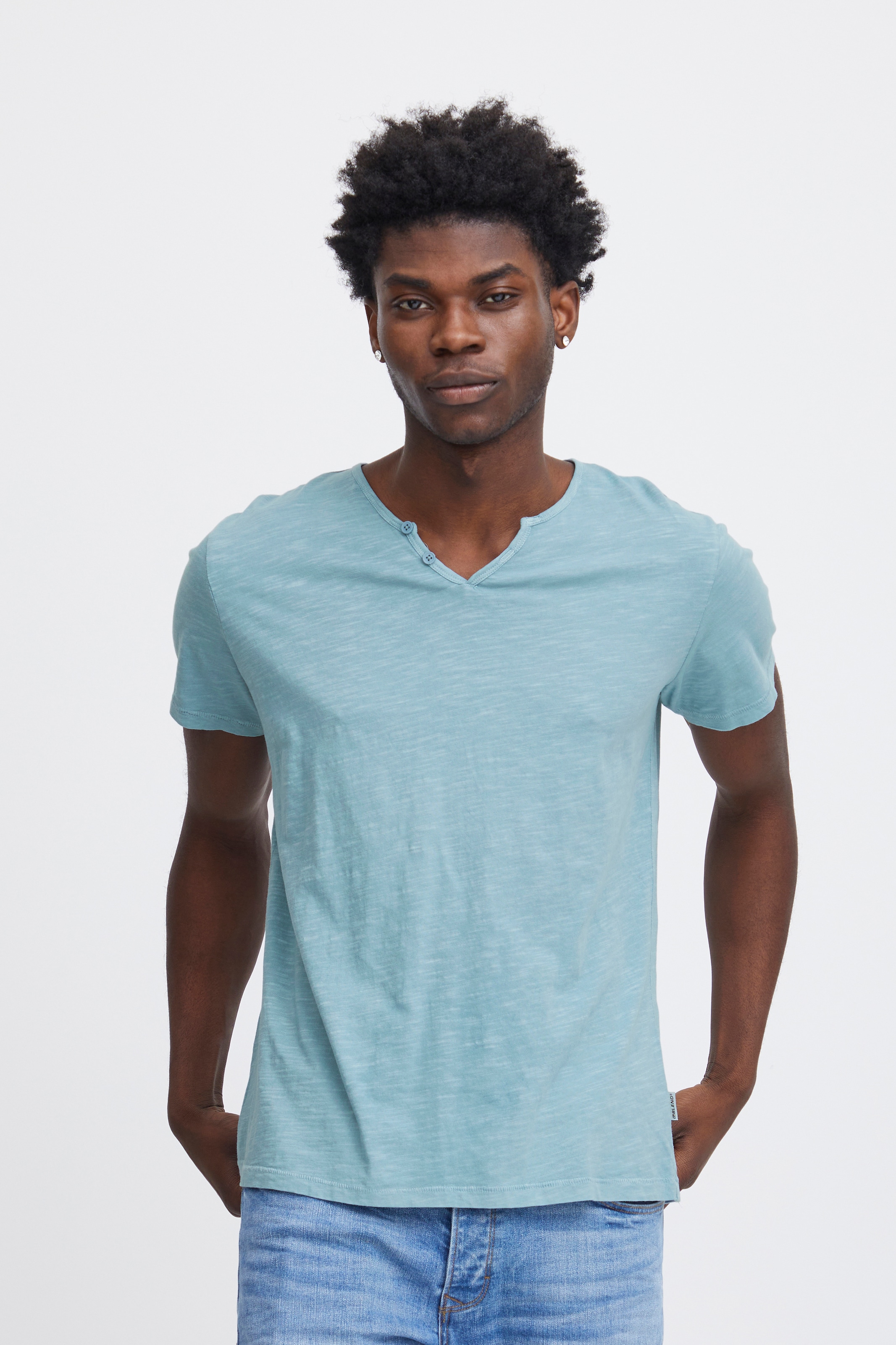 Blend T-Shirt "BHAshton split neck tee" mit Deko-Knopfdetail am Ausschnitt