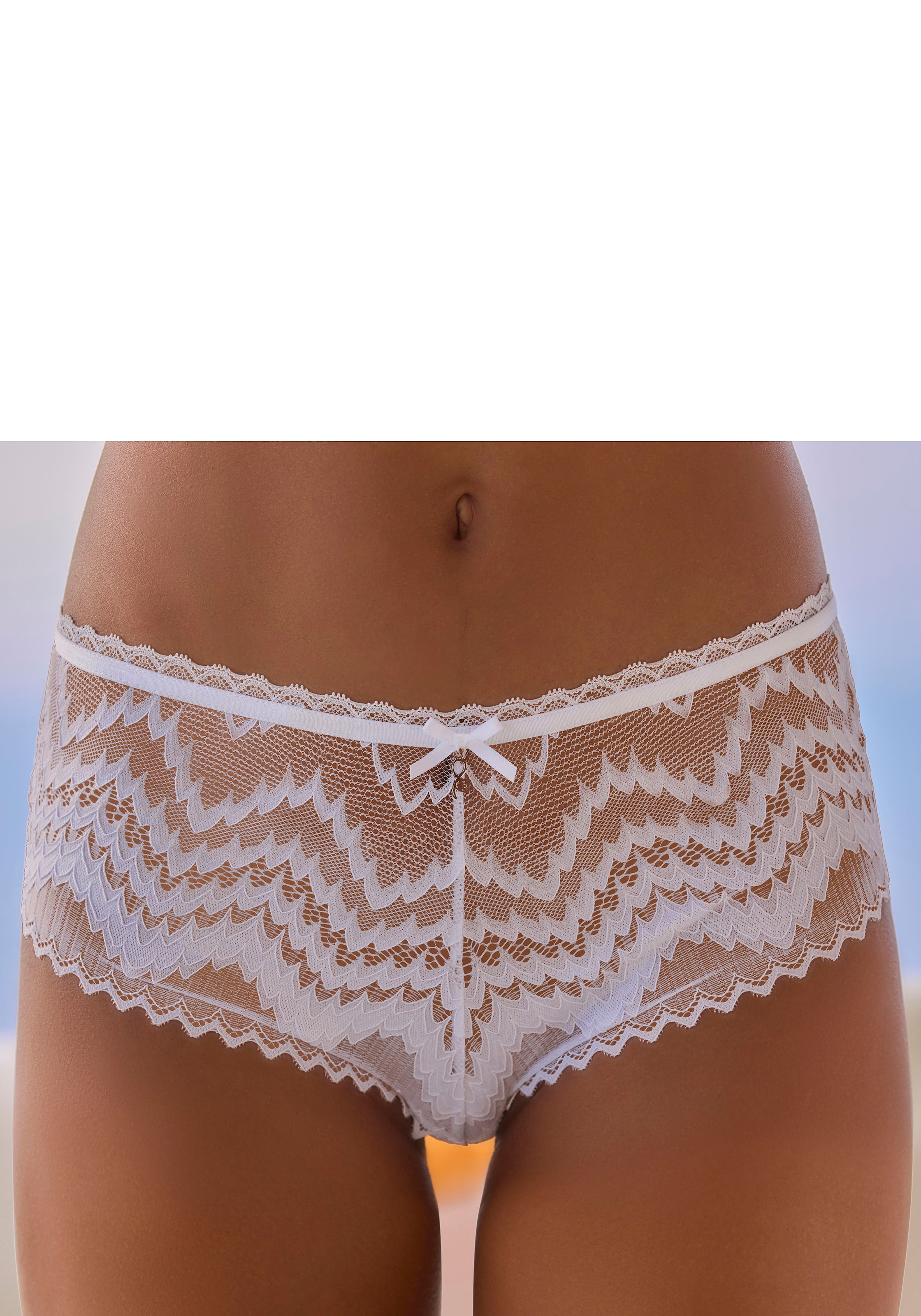 LASCANA Panty, aus modischer Zick-Zack-Spitze