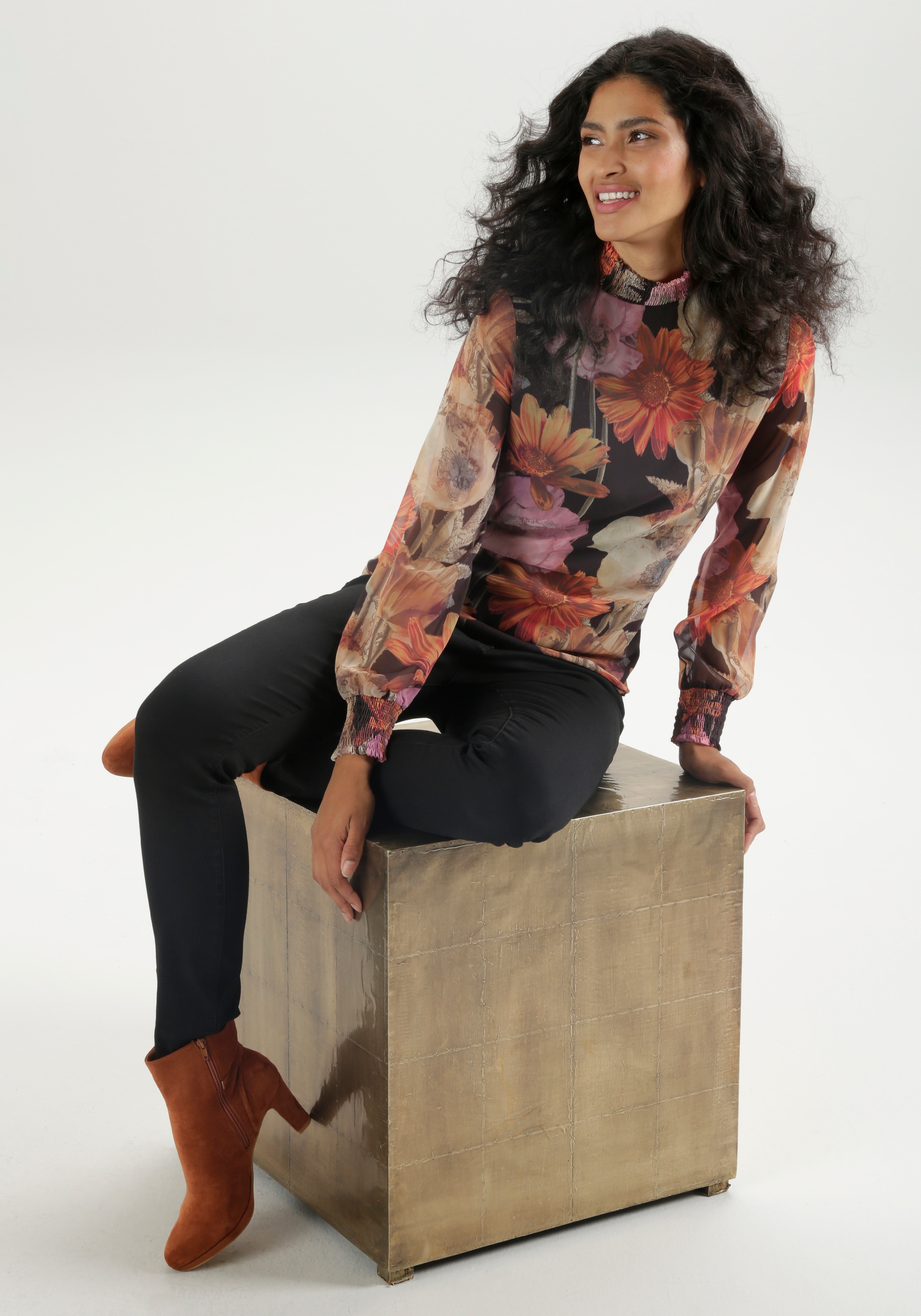 Aniston SELECTED Chiffonbluse, mit romantischem Blumendruck