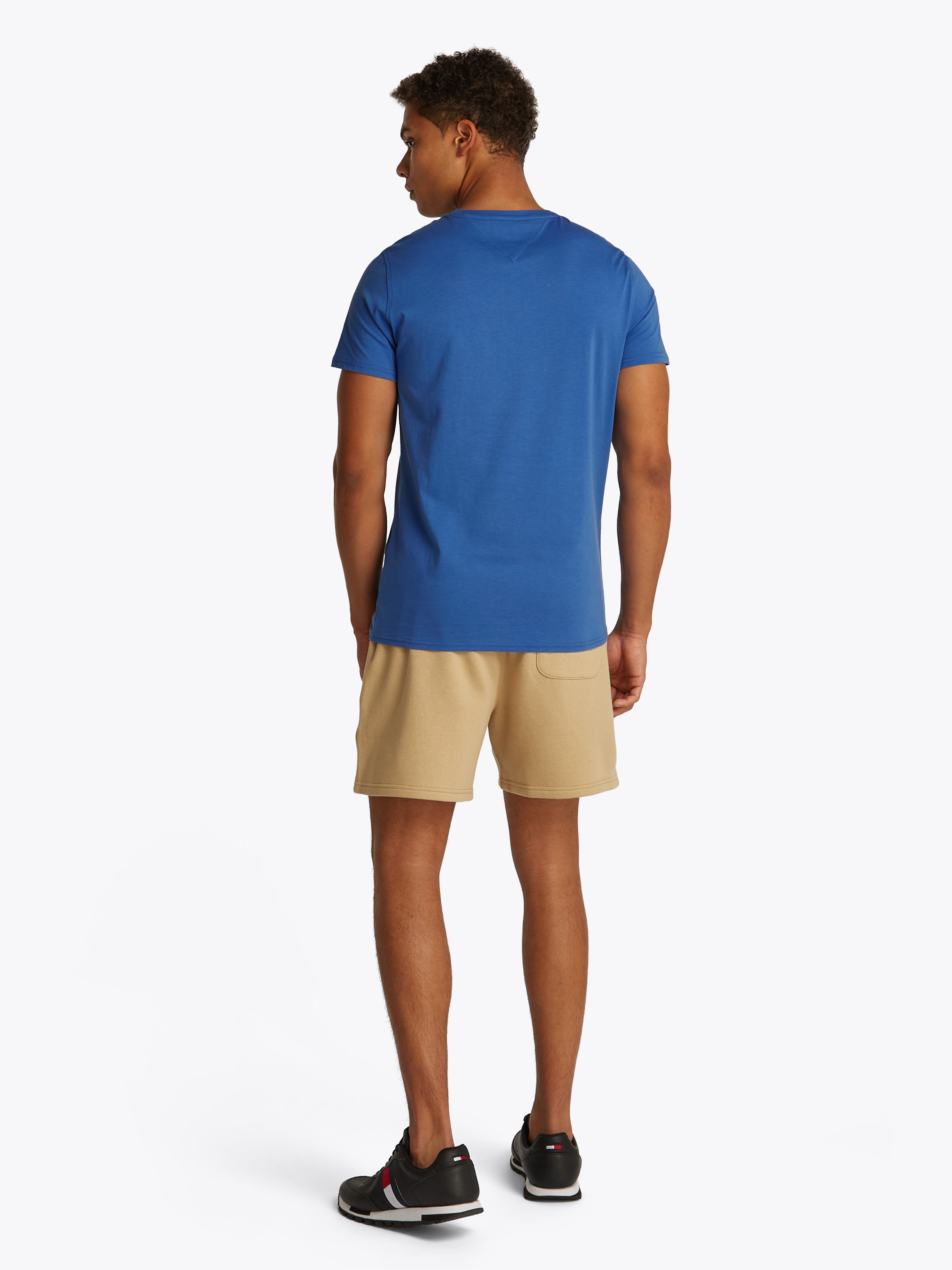Tommy Jeans T-Shirt »TJM ESSENTIAL SOLID TEE«, mit Rundhalsausschnitt und dezenter Logo-Flag