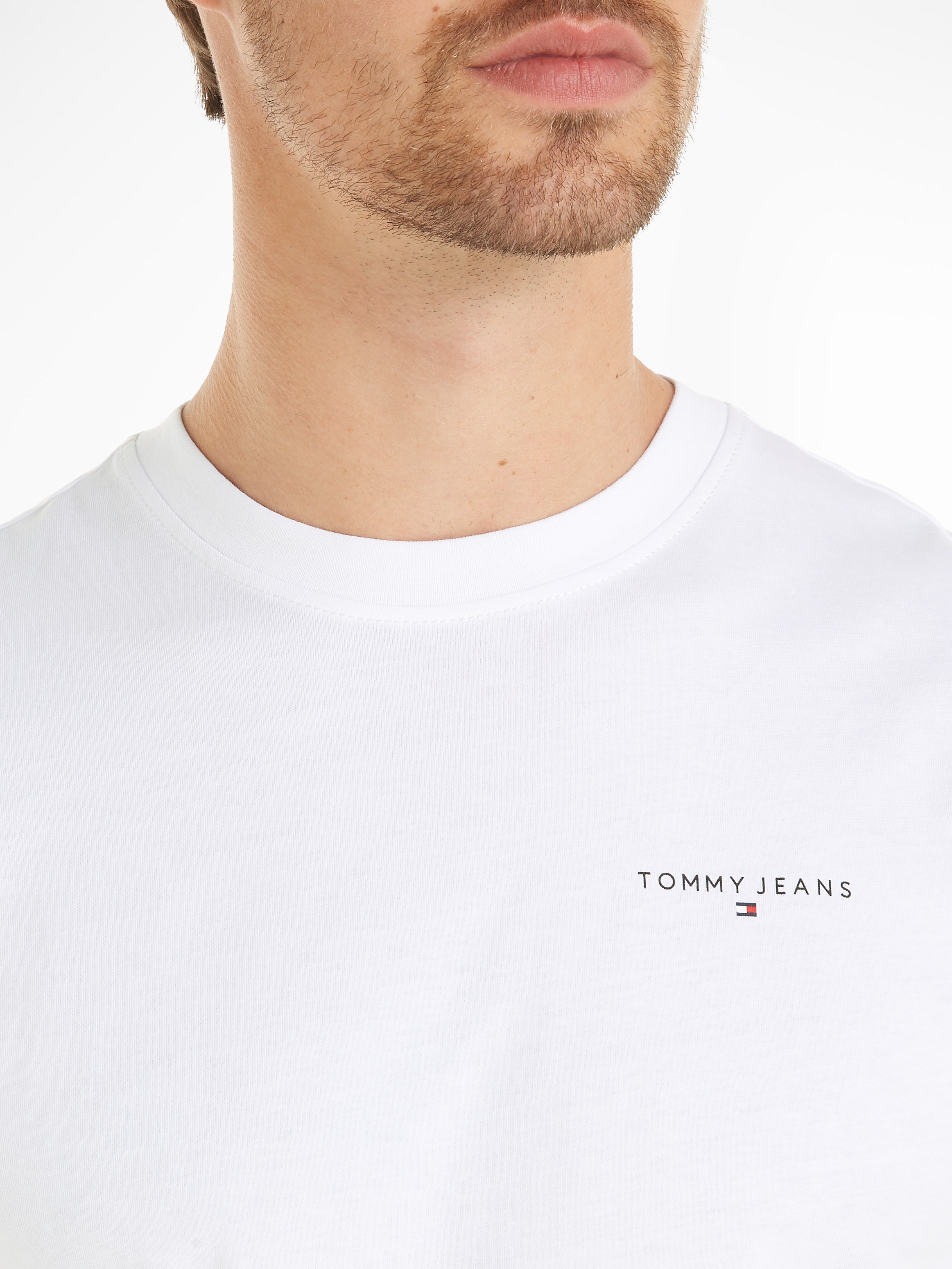 Tommy Jeans T-Shirt »TJM SLIM LINEAR CHEST TEE EXT«, mit Logoschriftzug