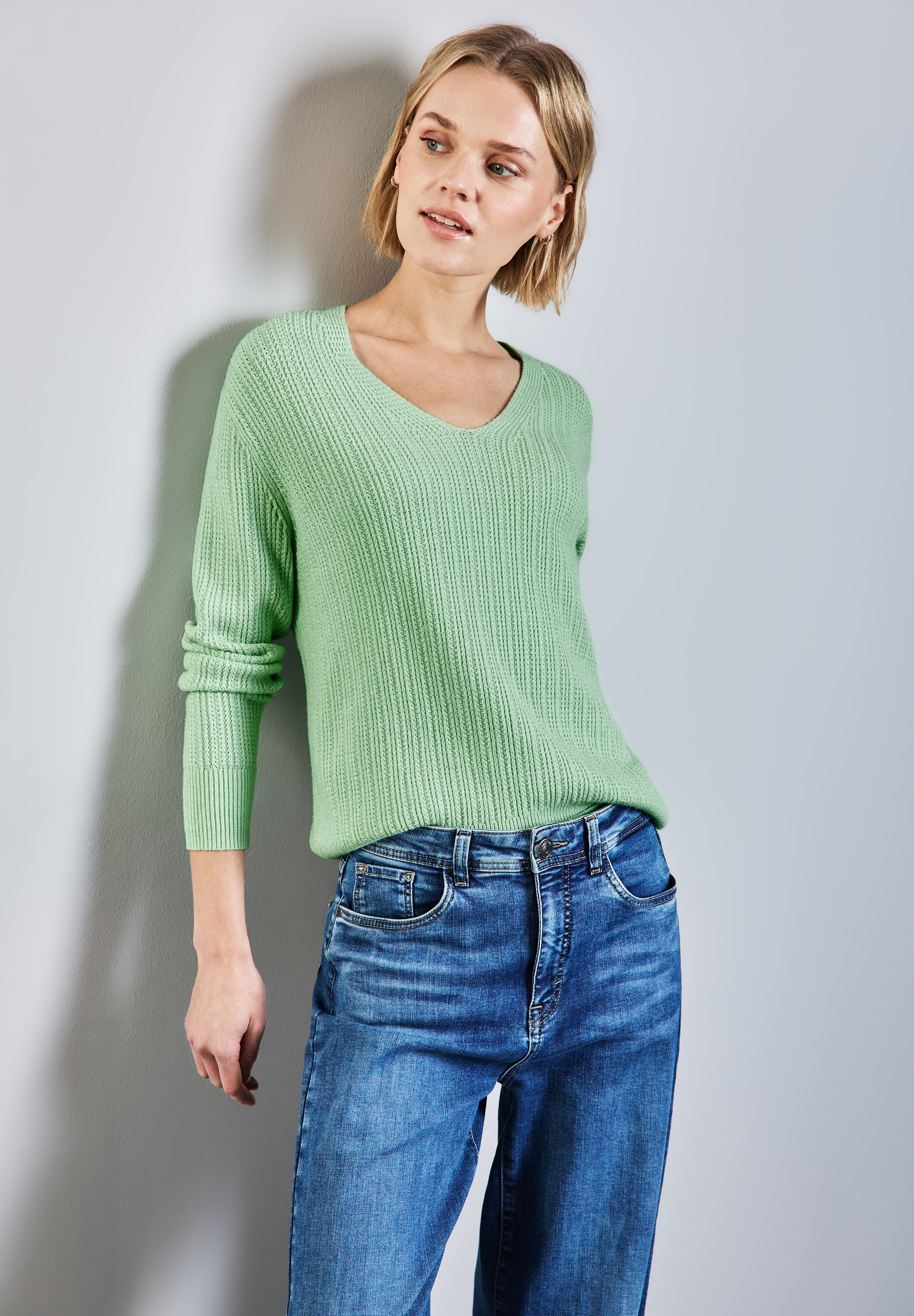 STREET ONE V-Ausschnitt-Pullover, mit Rippstruktur