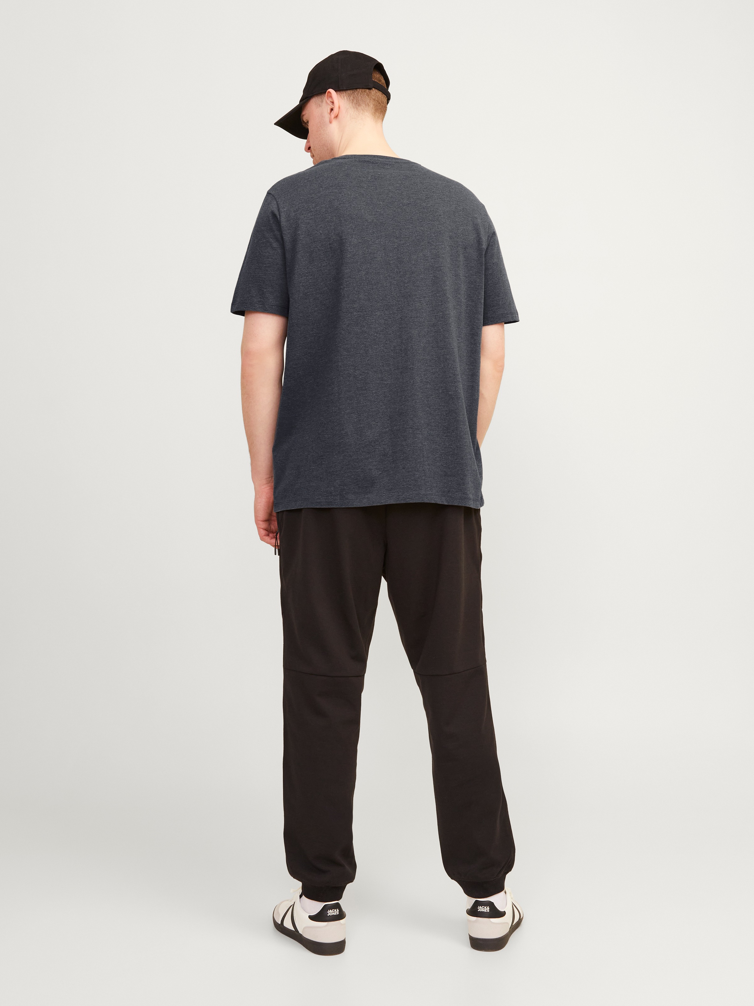 Jack & Jones PlusSize T-Shirt »JJEPAULOS TEE SS CREW NECK NOOS PLS«, mit Logo Stickerei