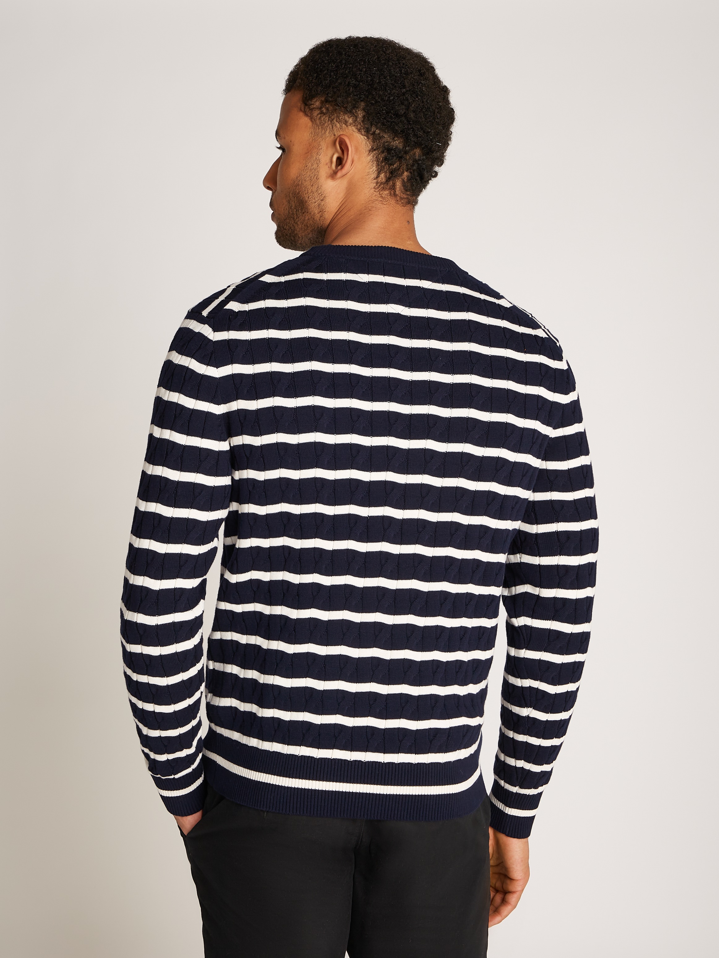 Tommy Hilfiger Strickpullover »CLASSIC CABLE CREW NECK mit Strukturstrick und Flaglabel«, unifarben, casual, regular fit, Baumwolle, Rundhals