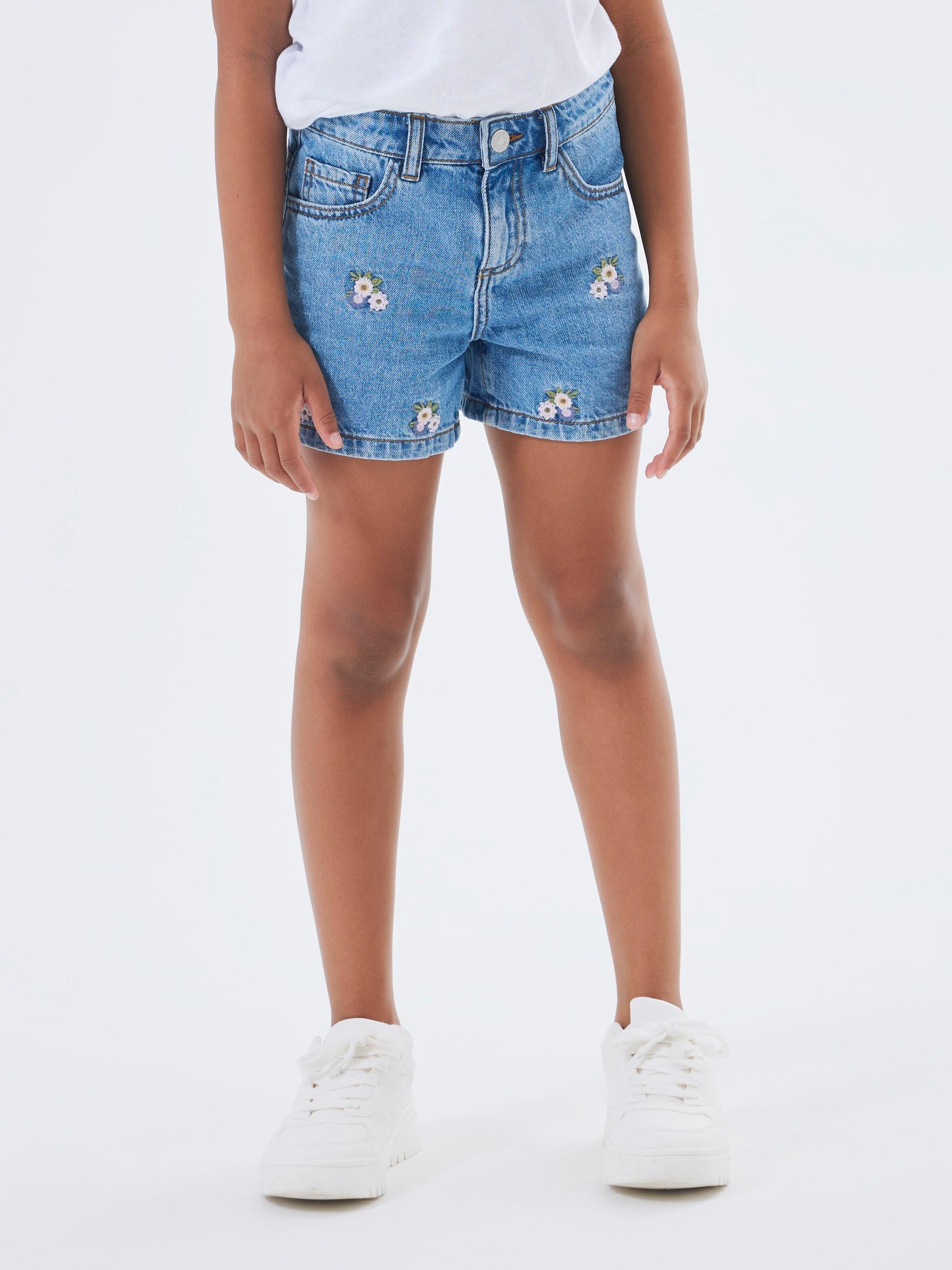 Name It Jeansshorts »NKFBELLA REG DNM SHORTS 3674-BE NOOS« Baumwolle, verstellbarer Bund, bestickte Details
