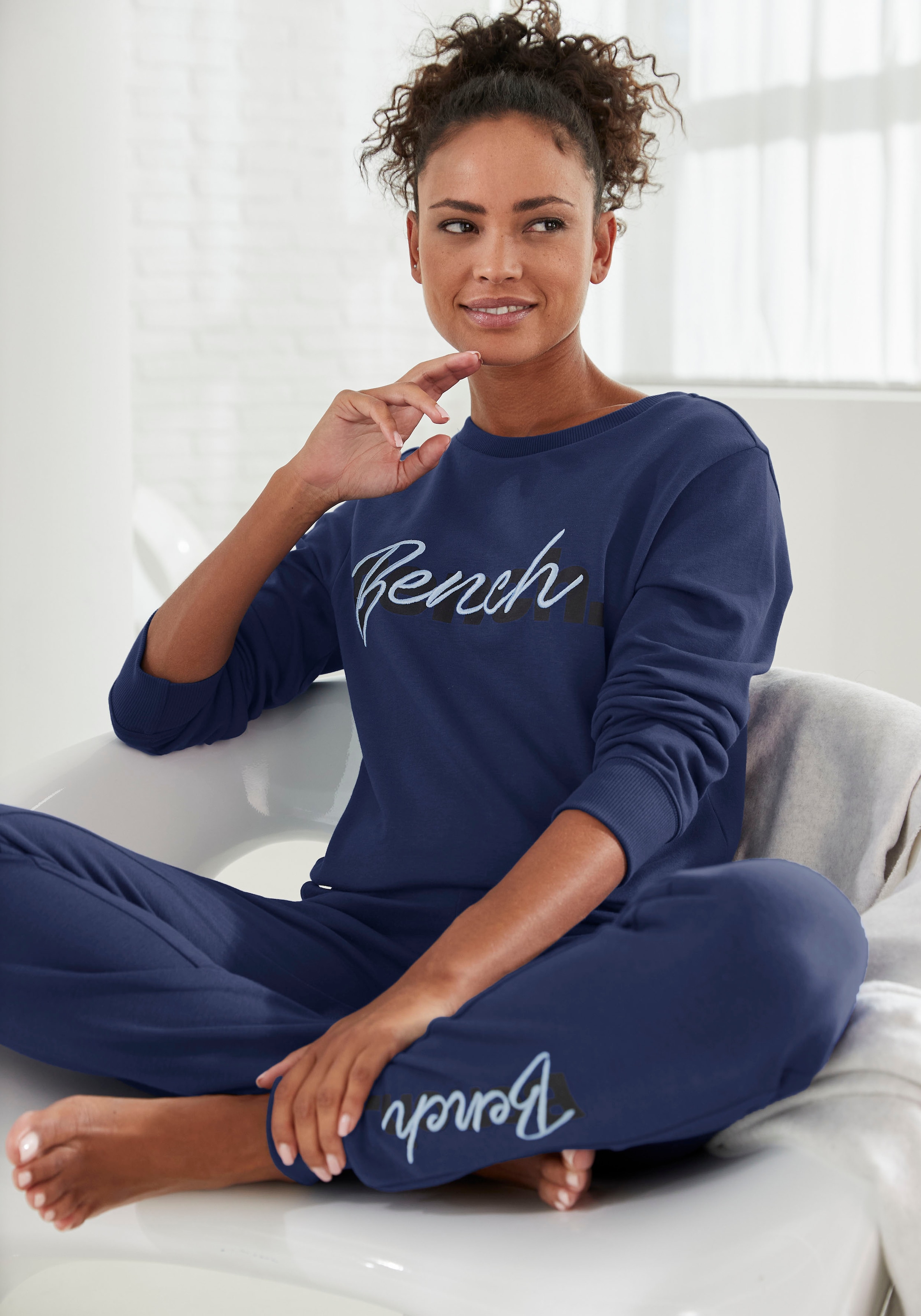 Bench. Loungewear Sweatshirt, mit Logodruck und Stickerei, Loungewear