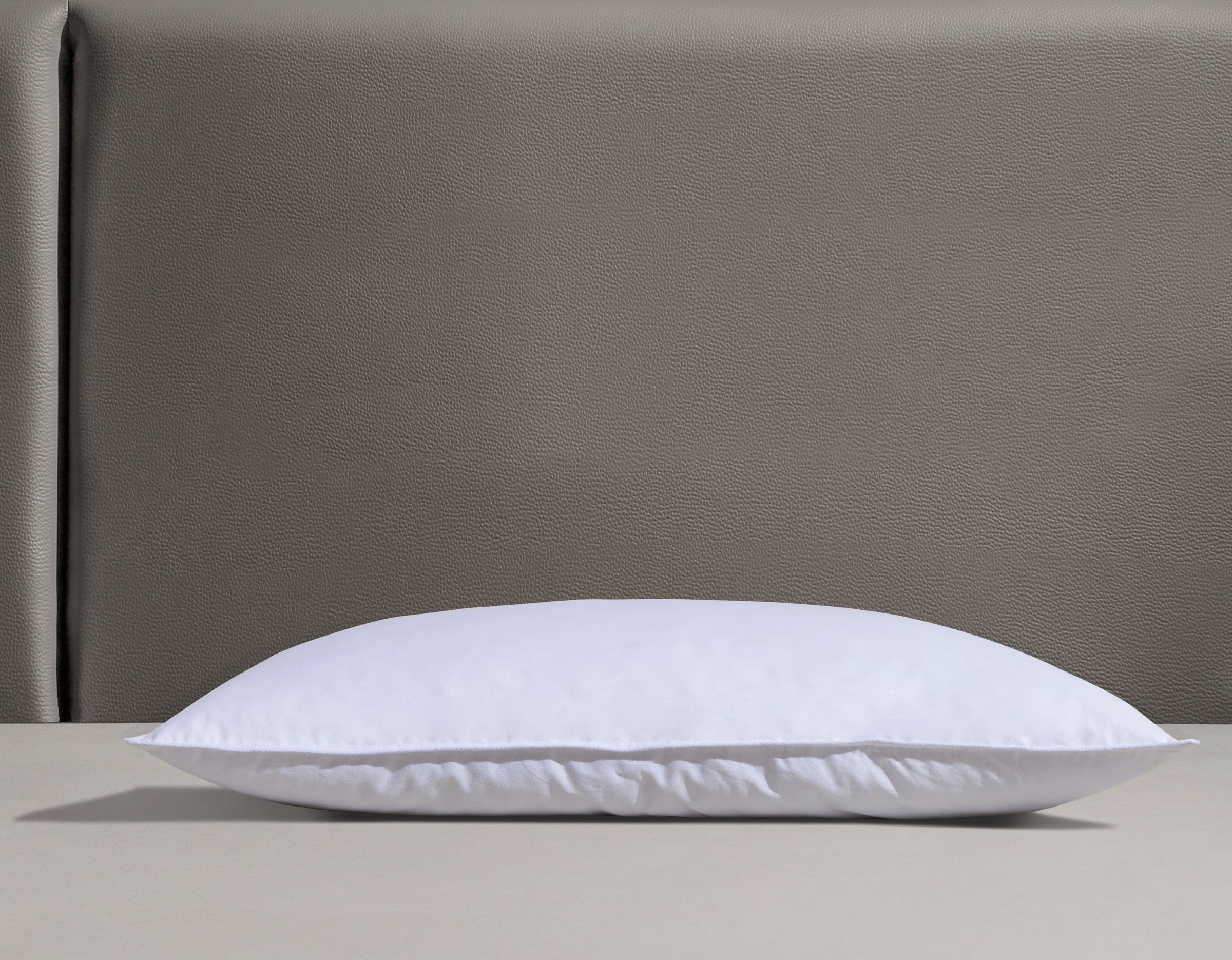 RIBECO Federkissen "Kopfkissen Laram, allergikergeeignetes Kissen, in 40x80 oder 80x80 cm" Füllung: 90 % Federn, 10 % Daunen 1 Stk. tlg. bietet optimale Stützkraft