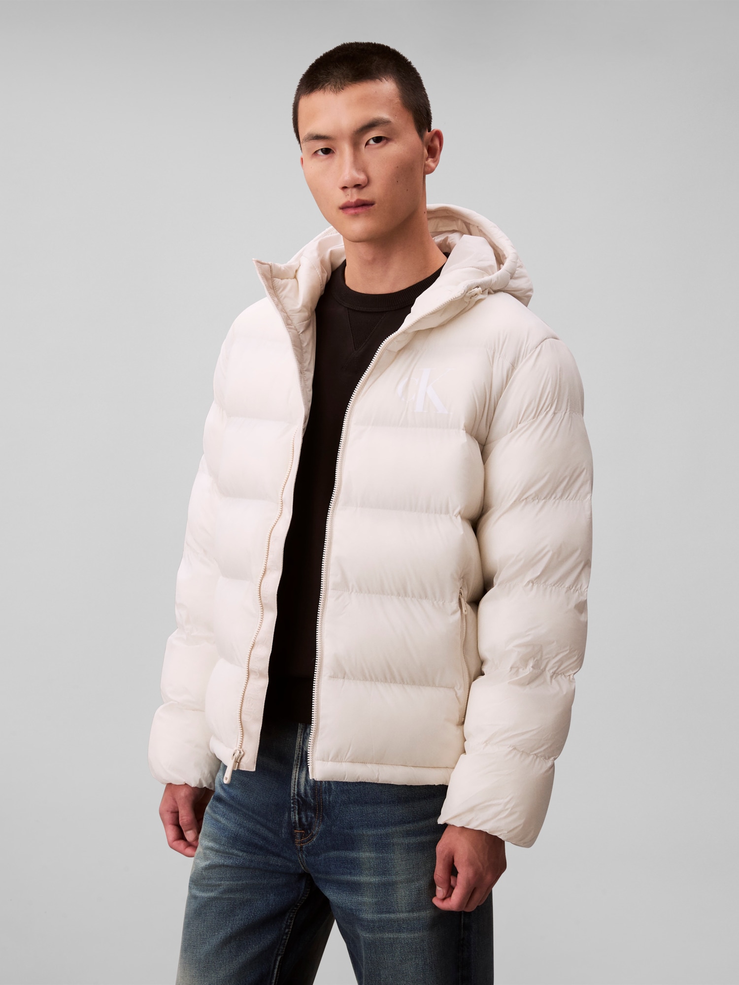 Calvin Klein Jeans Steppjacke »LS NYLON MONOGRAM PUFFER JKT« ohne Kapuze Mit Rundhalsausschnitt, regular fit