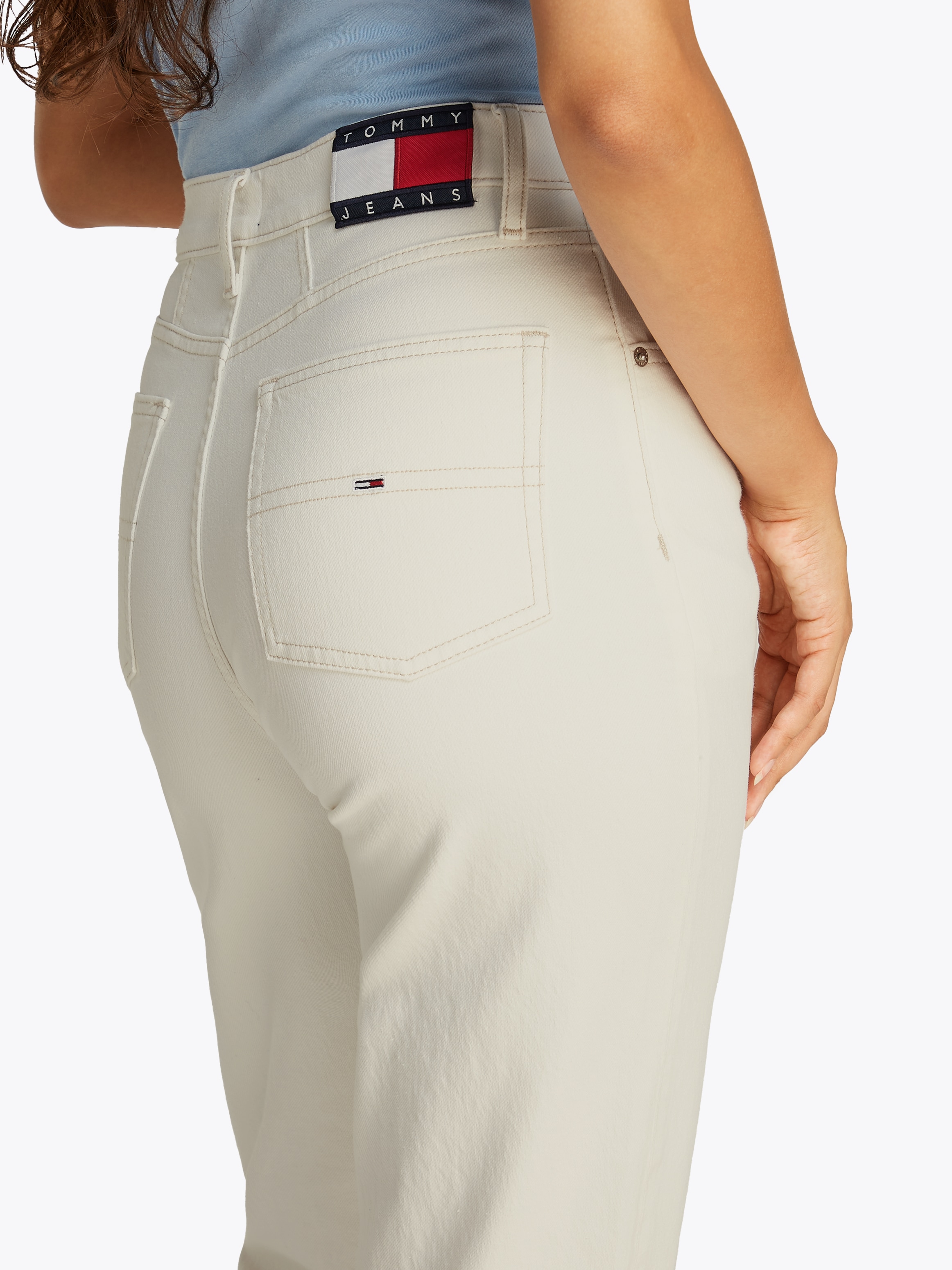 Tommy Jeans Mom-Jeans »High waist - Mom-Jeans Tapered«, mit Logo-Stickereien, in knöchelfreier Länge