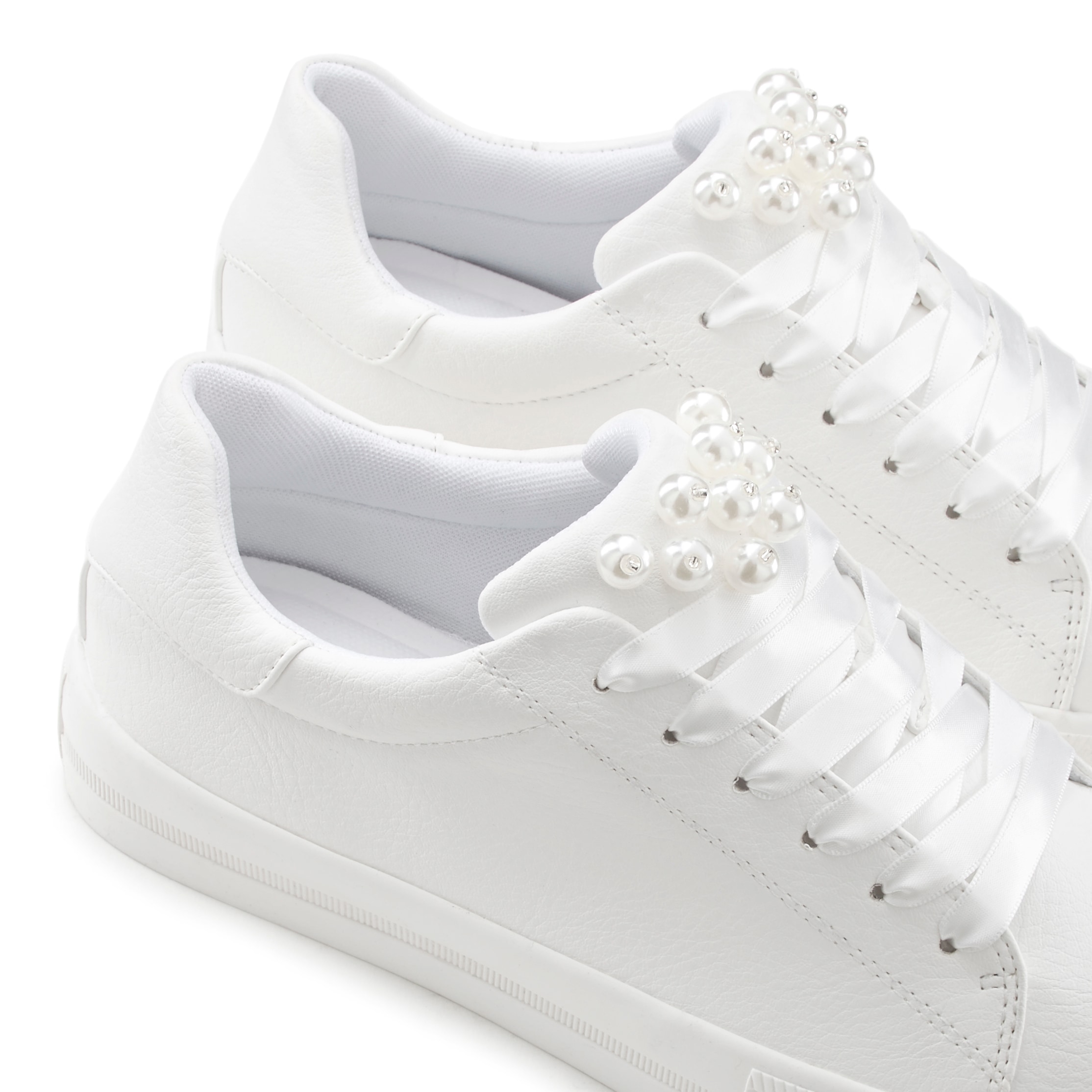 LASCANA Sneaker, mit Perlen, Schnürhalbschuhe, Freizeitschuhe, VEGAN