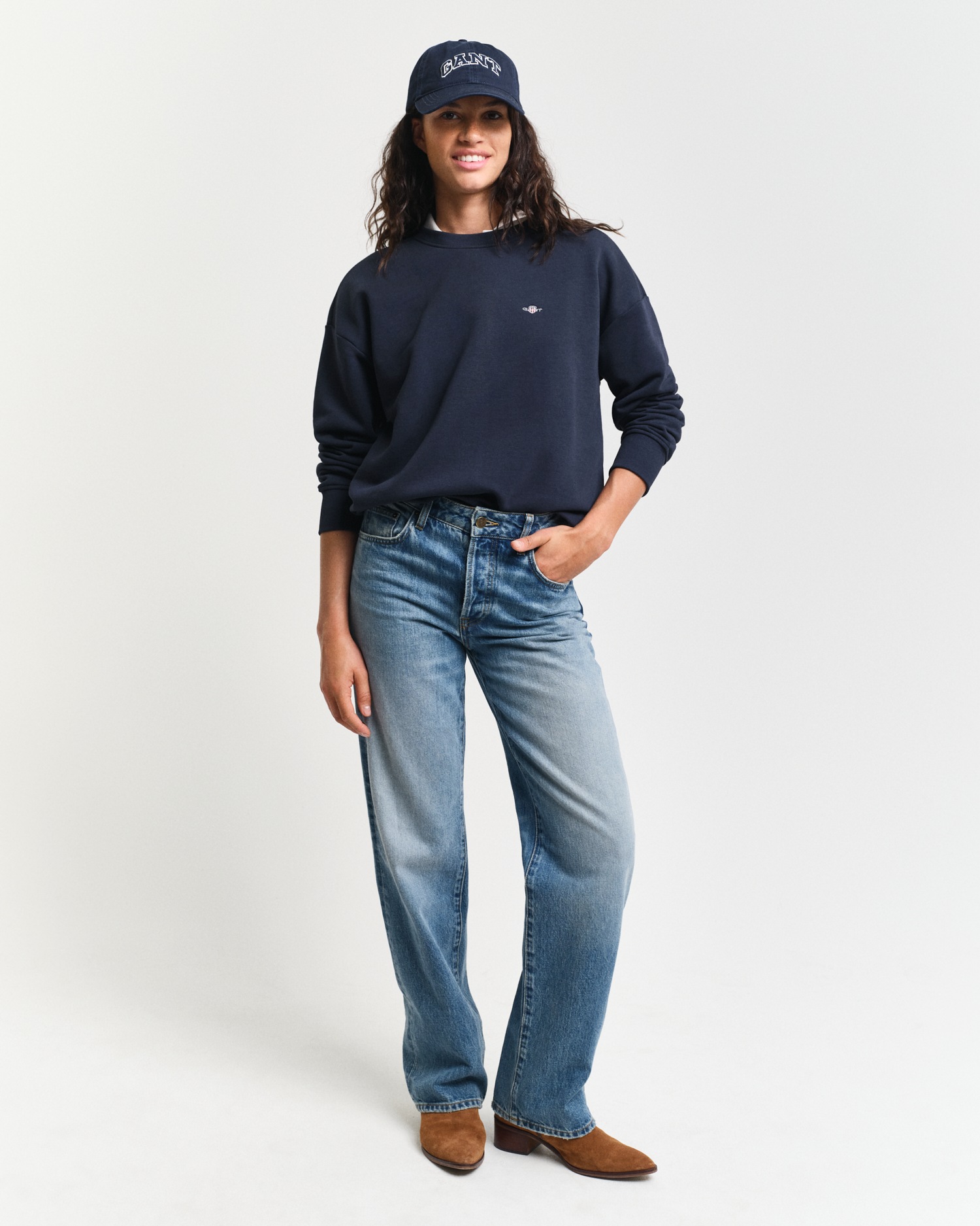 Gant Sweatshirt »SHIELD C-NECK SWEAT«, Grafische GANT-Stickerei auf der Brust