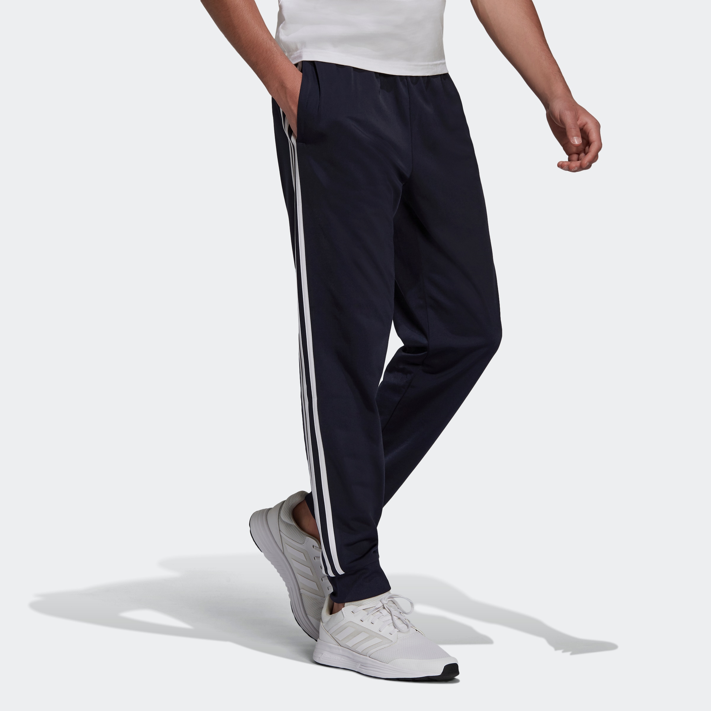adidas Sportswear Sporthose »PRIMEGREEN ESSENTIALS WARMUP TAPERED 3STREIFEN«, (1 tlg.)