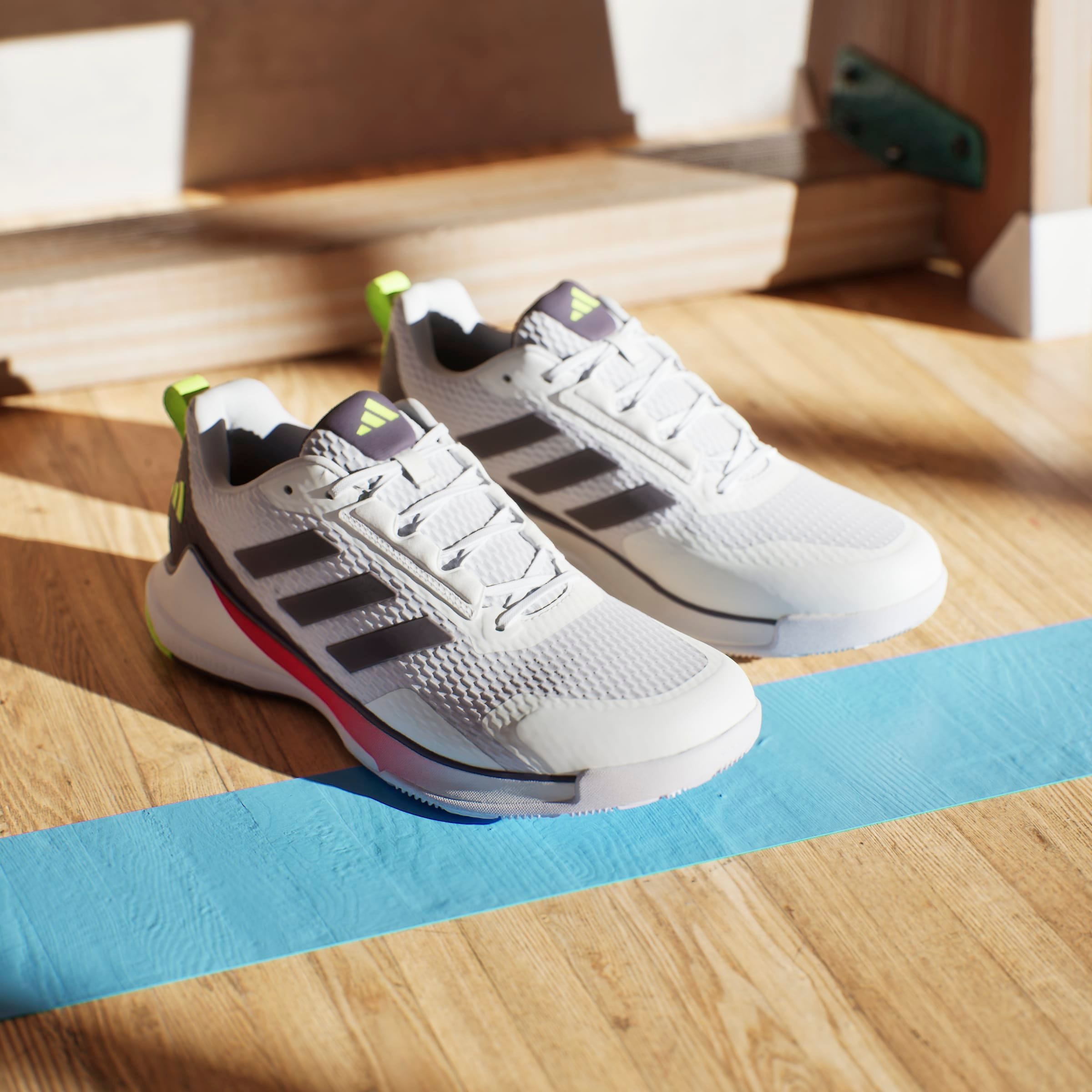 adidas Performance Hallenschuh »NOVAFLIGHT 2 INDOOR«, besonders geeignet für Handball und Volleyball
