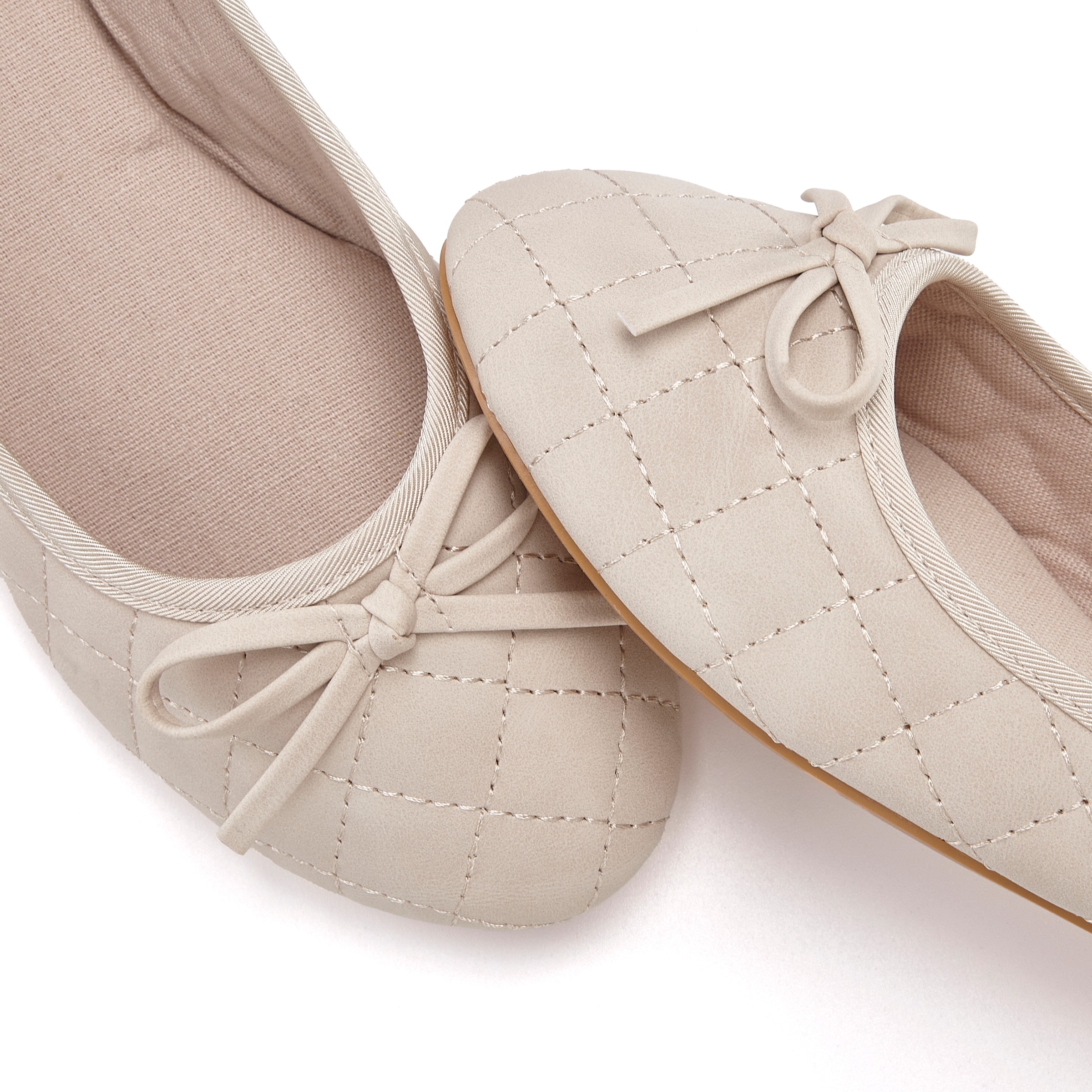 LASCANA Ballerina »Slipper, Schlüpfschuh«, mit Schleifenapplikation VEGAN