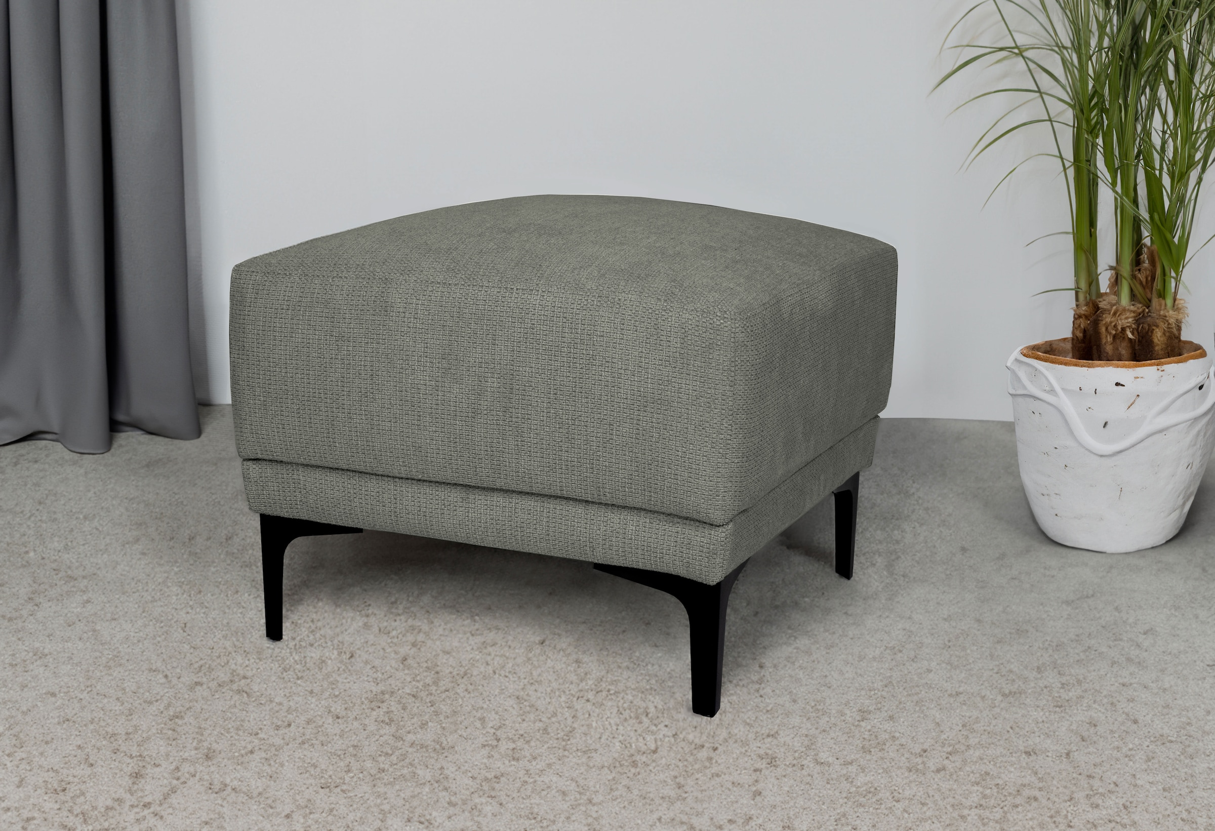 Places of Style Polsterhocker »Xander«, Breite 58 cm, Soft-Touch Chenille, schwarze Metallfüsse